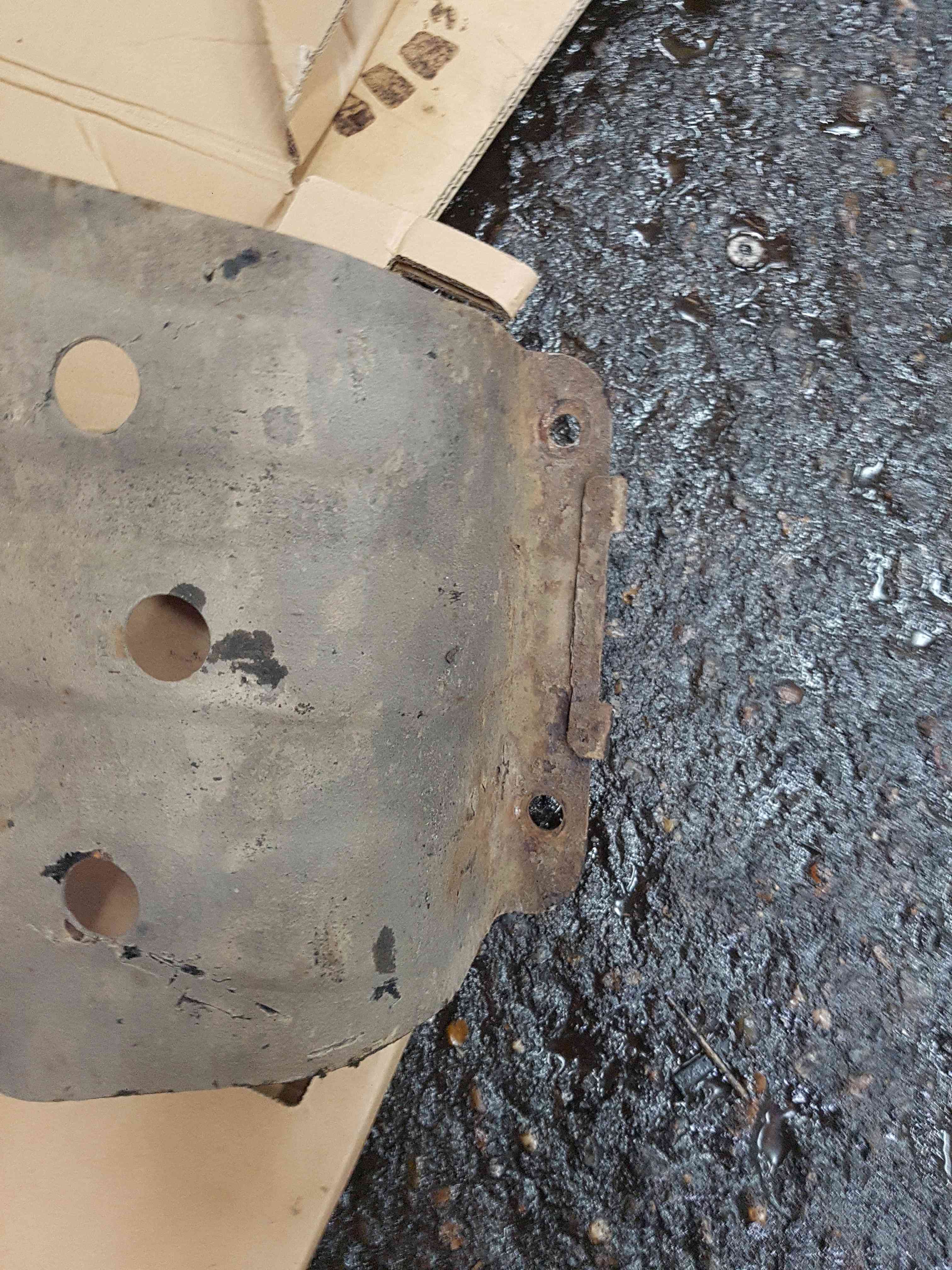 Thumb 5 Nissan Navara D22 2002-2005  Fuel Tank Under Tray