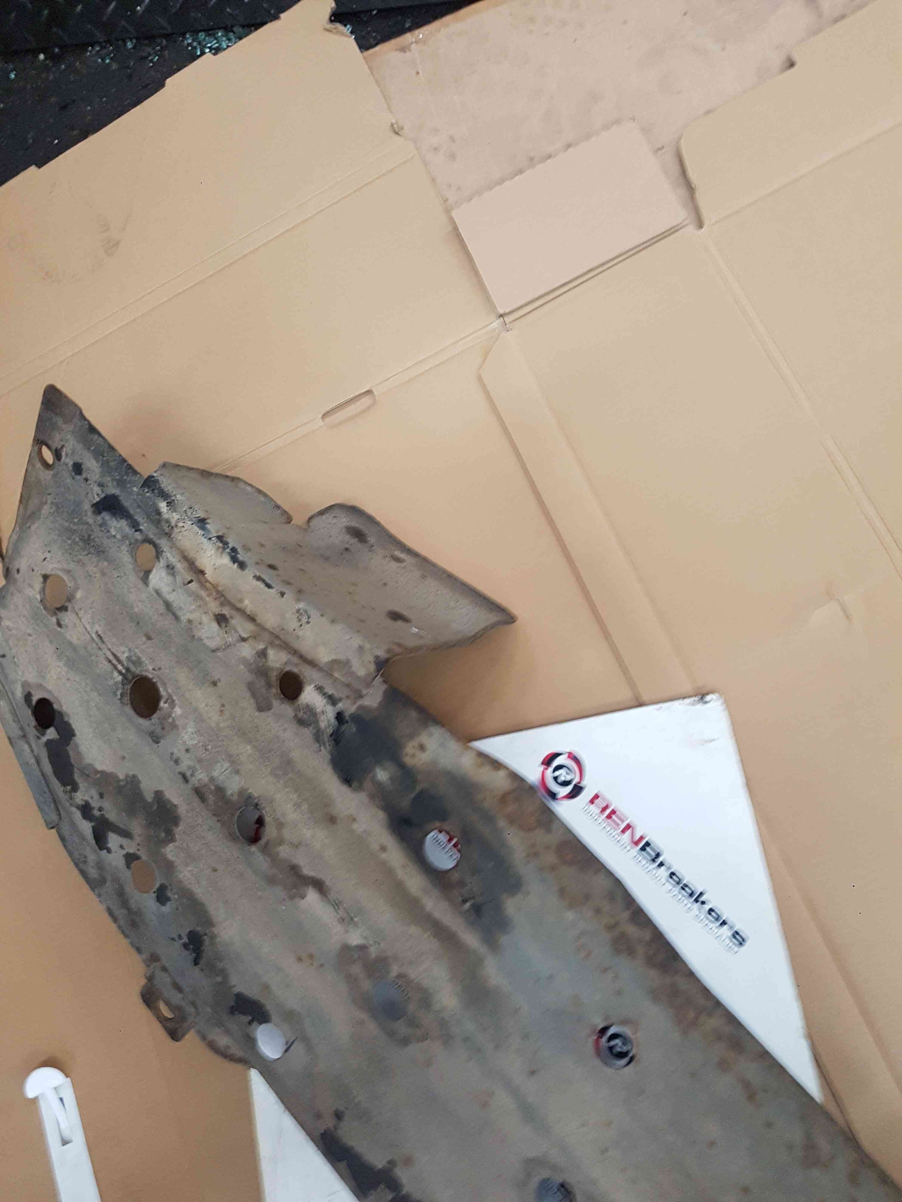 Thumb 6 Nissan Navara D22 2002-2005  Fuel Tank Under Tray