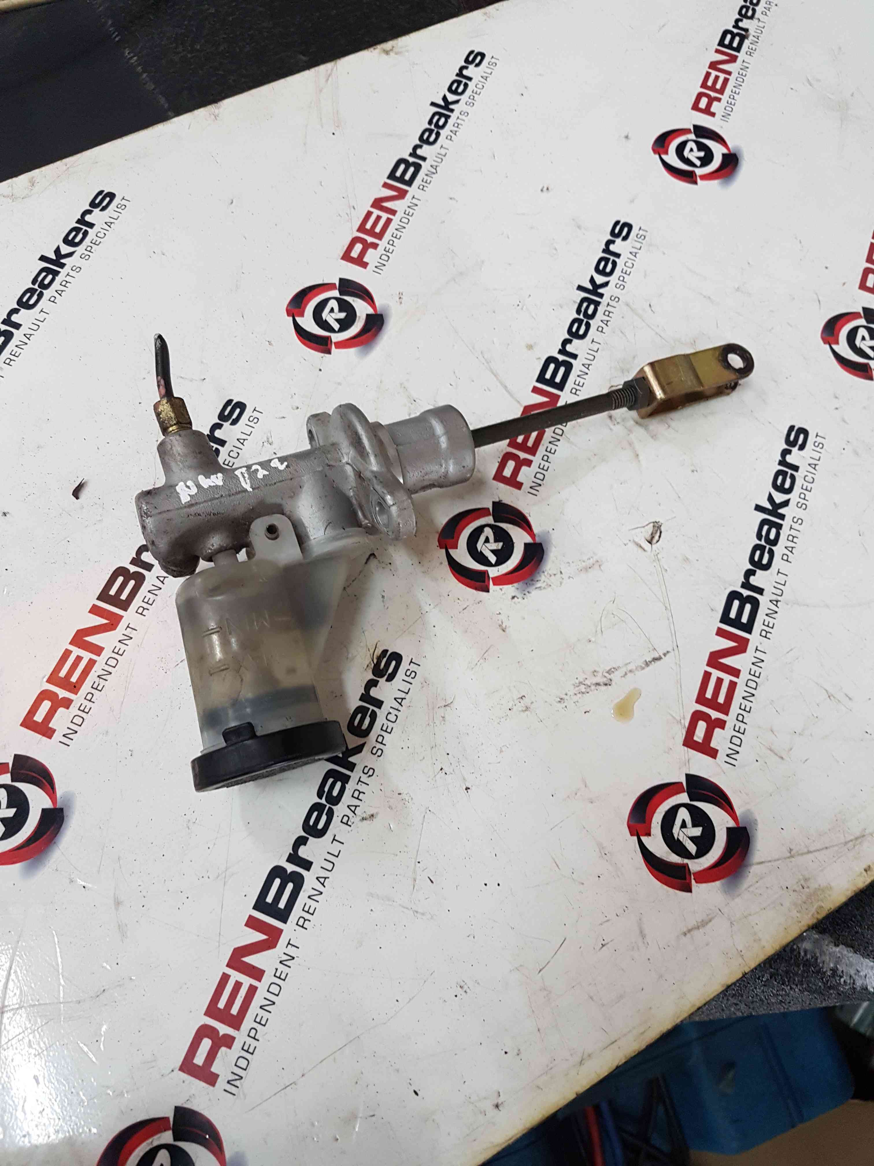 Thumb 3 Nissan Navara D22 2002-2005 Brake Master Cylinder