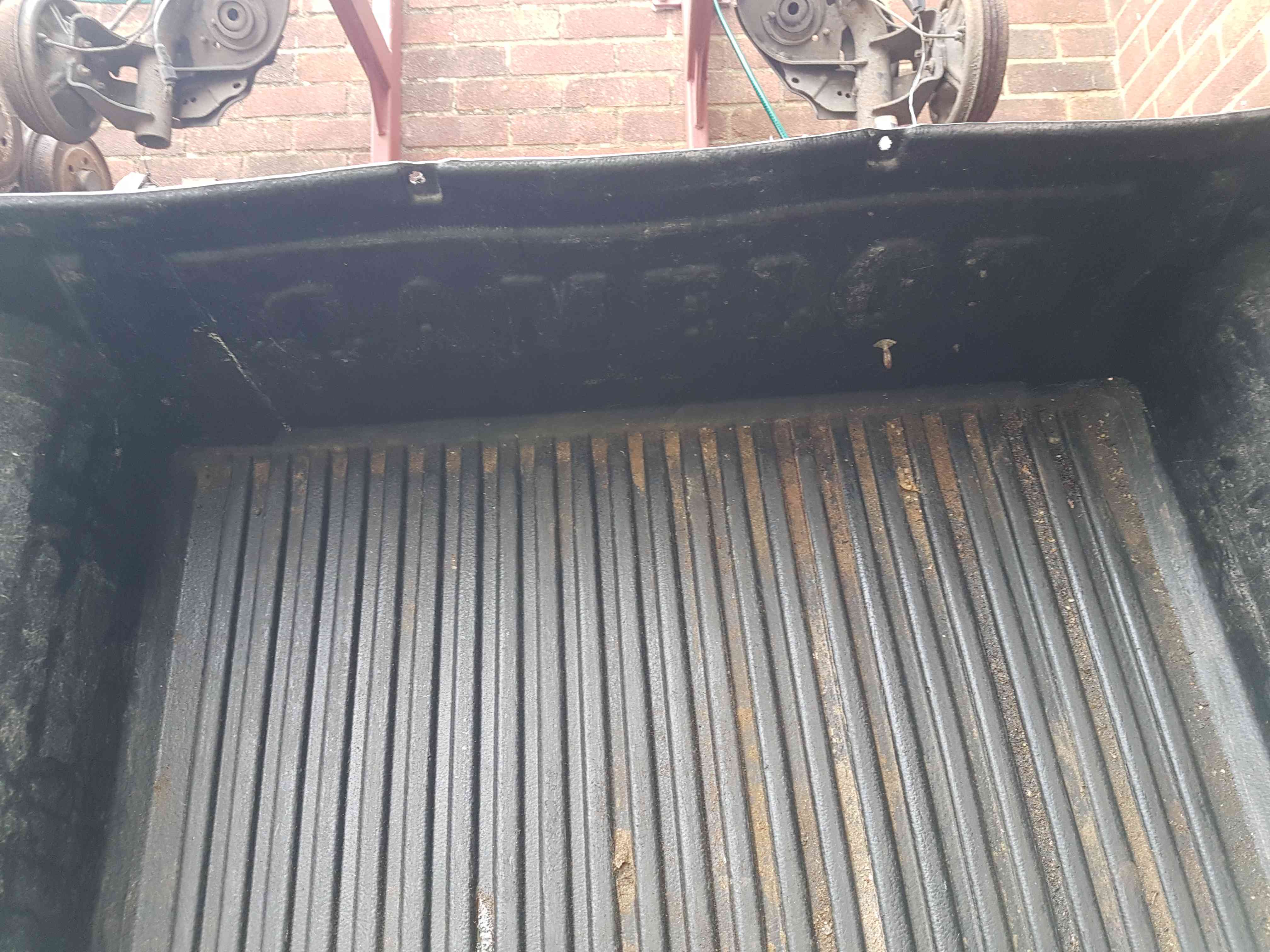 Thumb 3 Nissan Navara D22 2002-2005 Camelot Moulded Plastic Load BED Liner