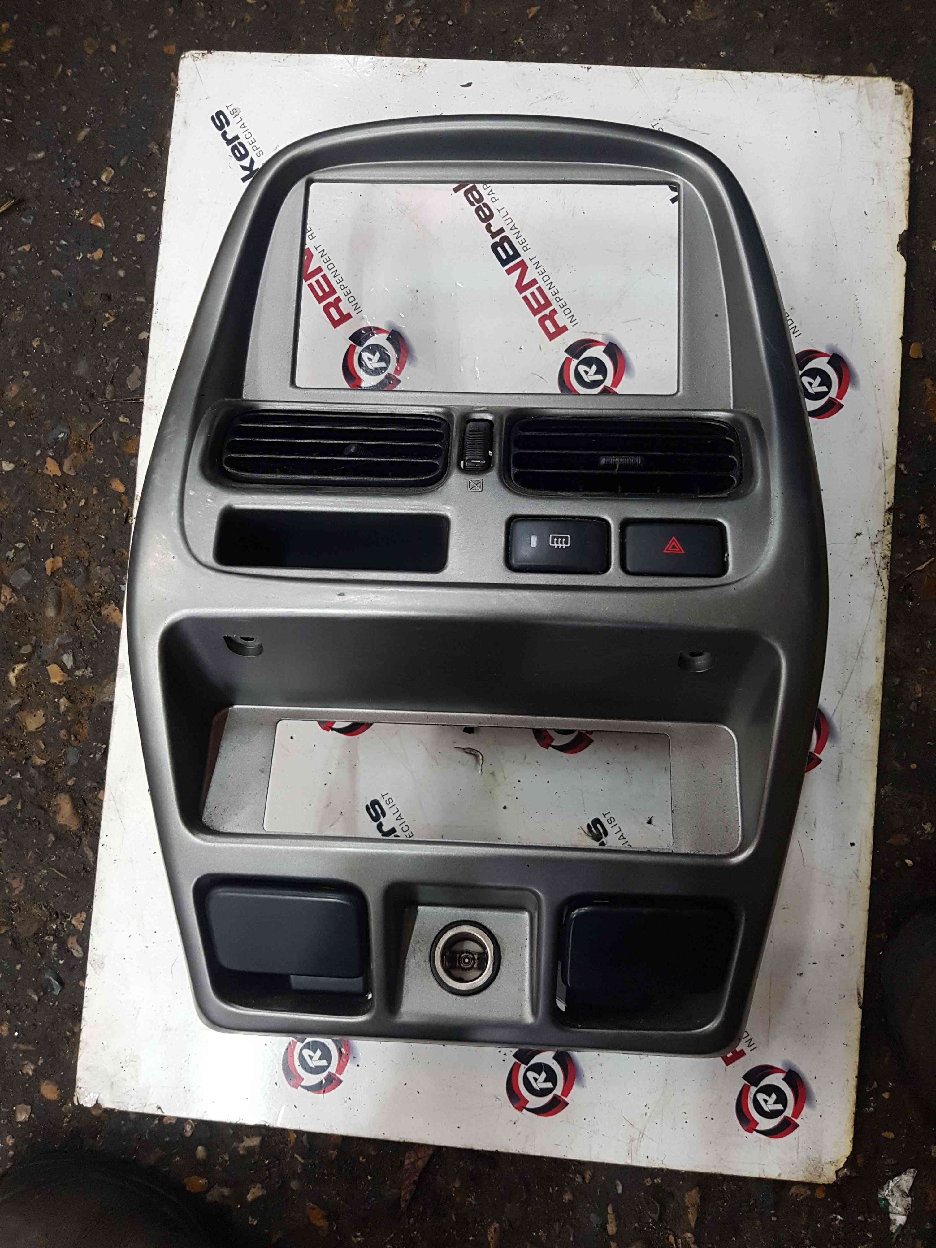 Thumb 2 Nissan Navara D22 2002-2005 Centre Console Heater Vent