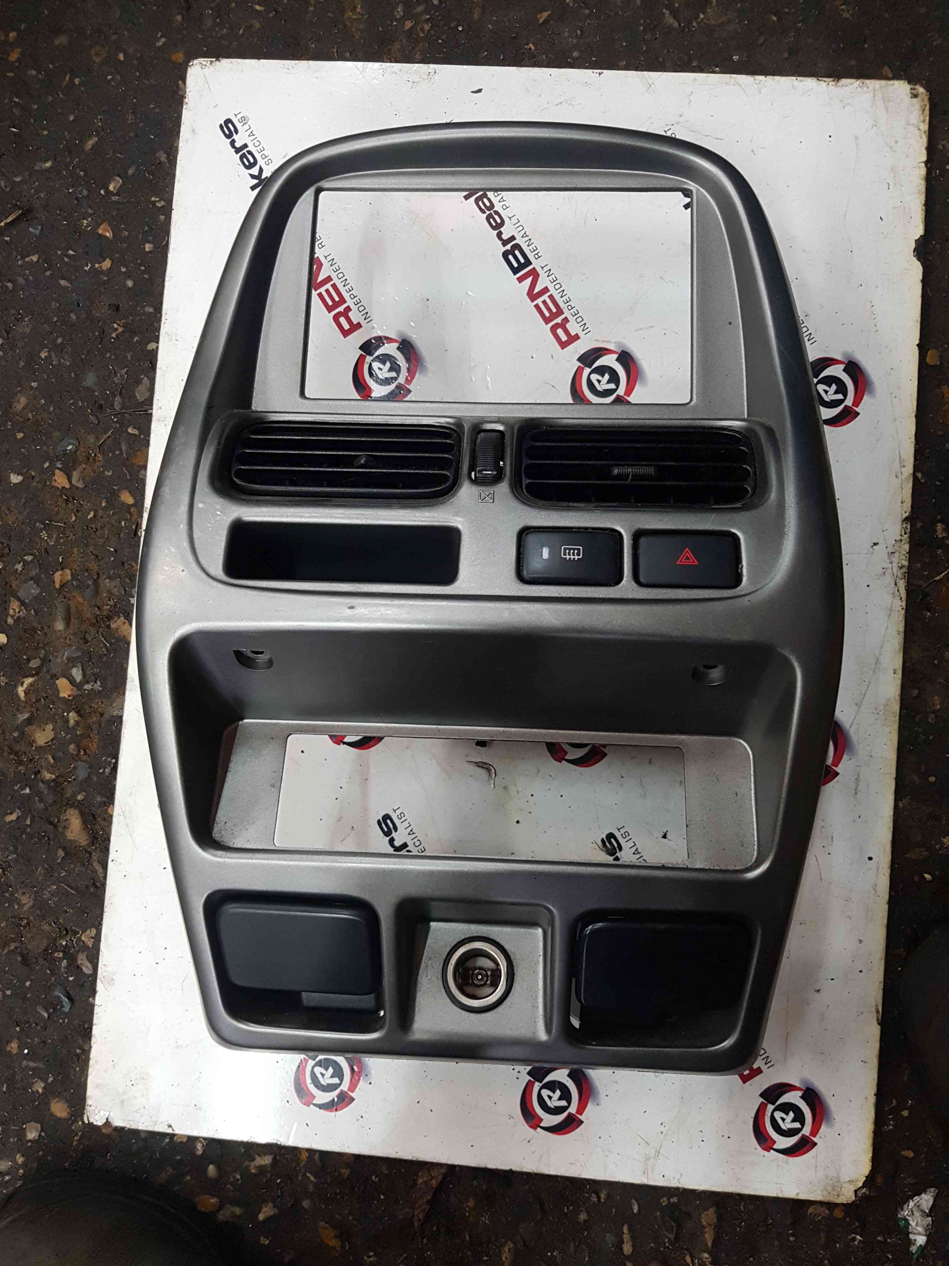 Thumb 4 Nissan Navara D22 2002-2005 Centre Console Heater Vent
