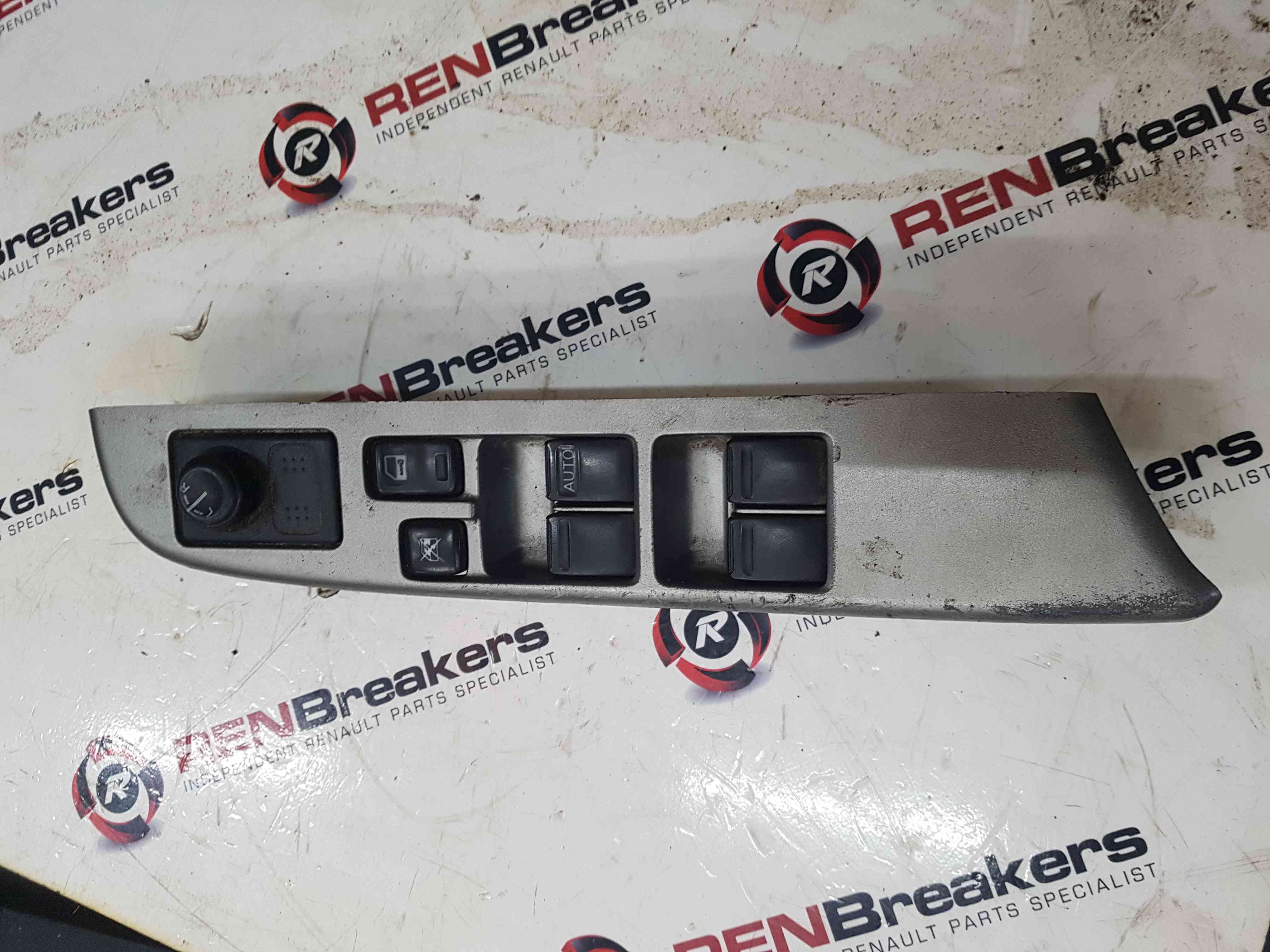 Thumb 8 Nissan Navara D22 2002-2005 Drivers OSF Front Window Switch Panel 80960VJ200