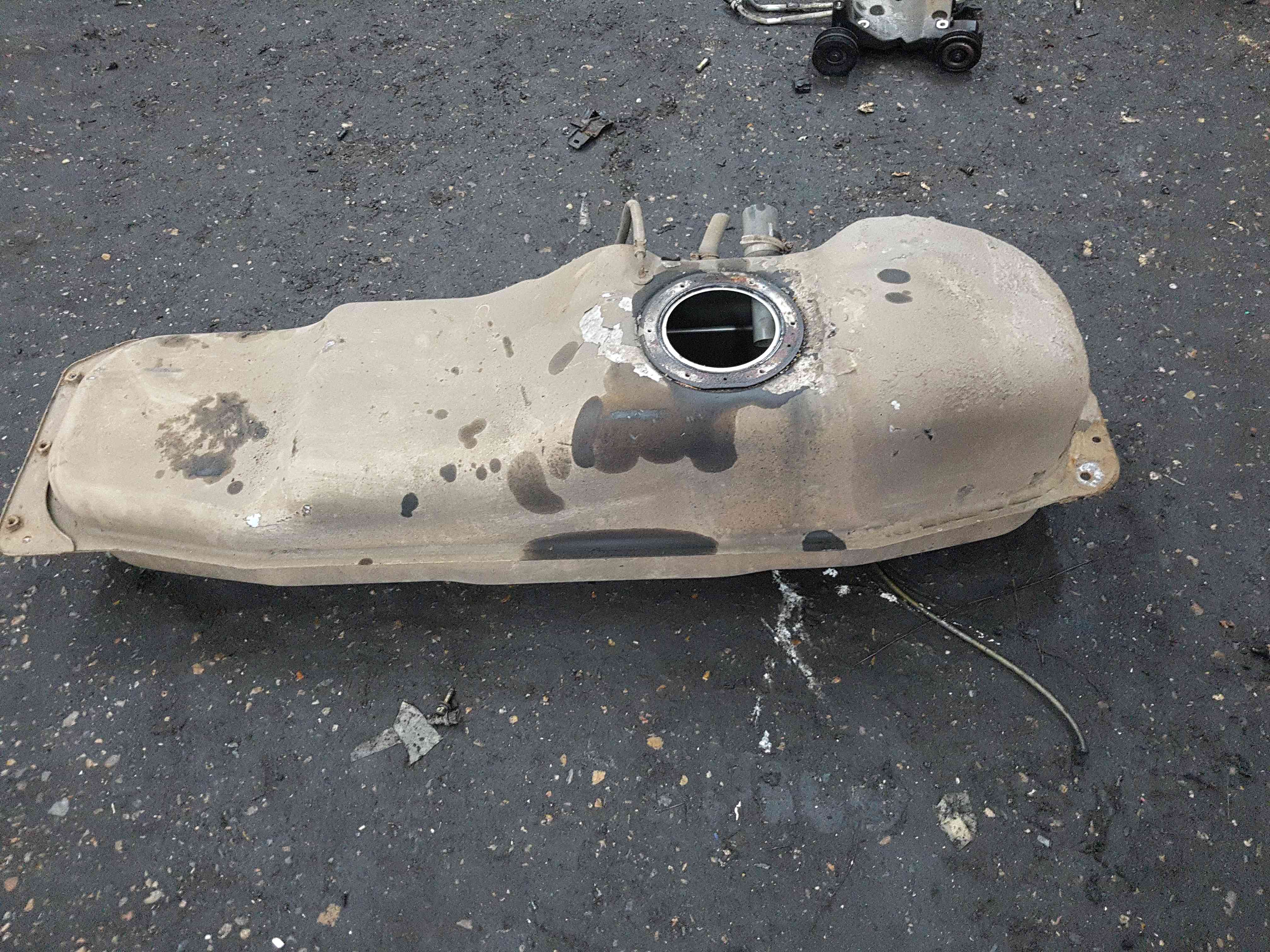 Thumb 3 Nissan Navara D22 2002-2005 Fuel Tank 