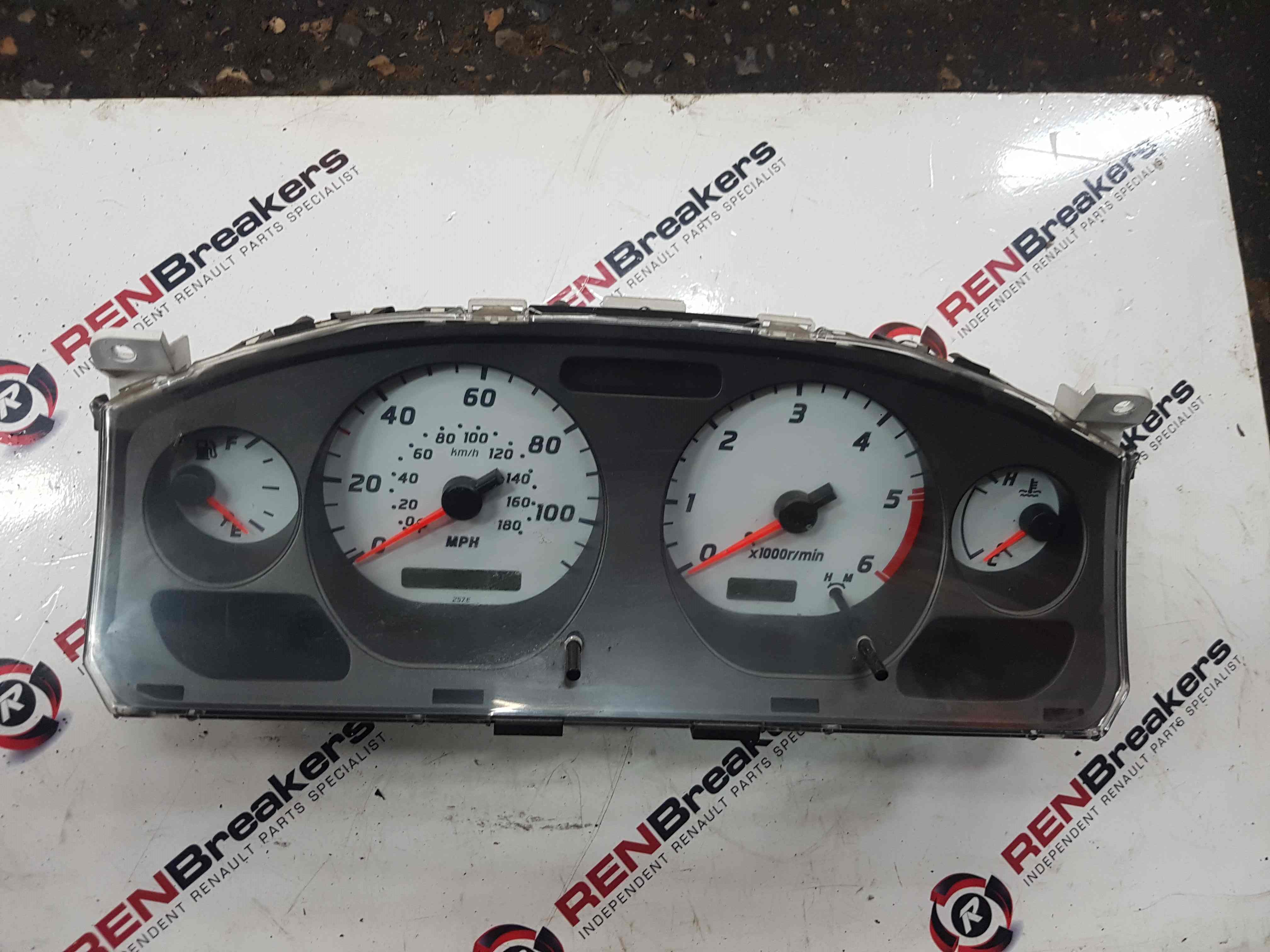 Thumb 2 Nissan Navara D22 2002-2005 Instrument Panel Clocks