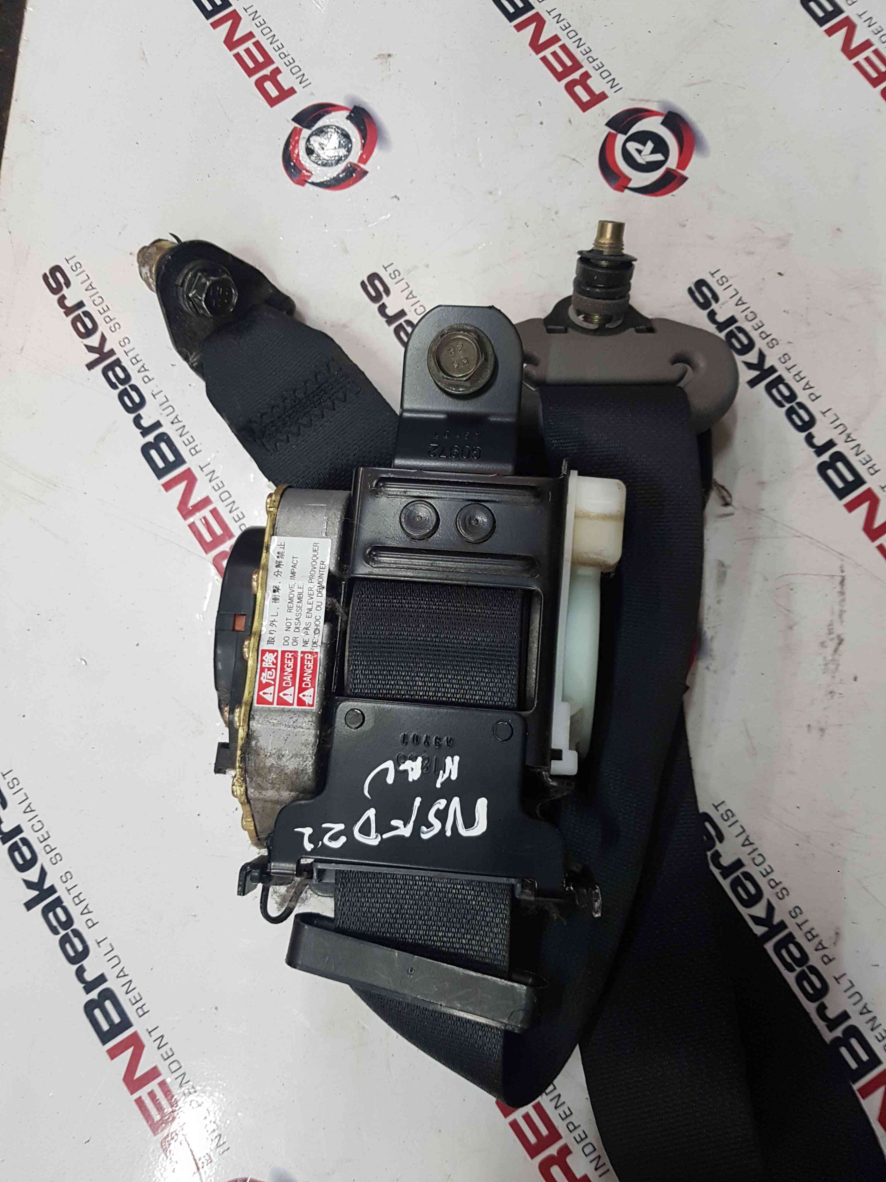 Thumb 2 Nissan Navara D22 2002-2005 Pasenger NSF Front Seat Belt