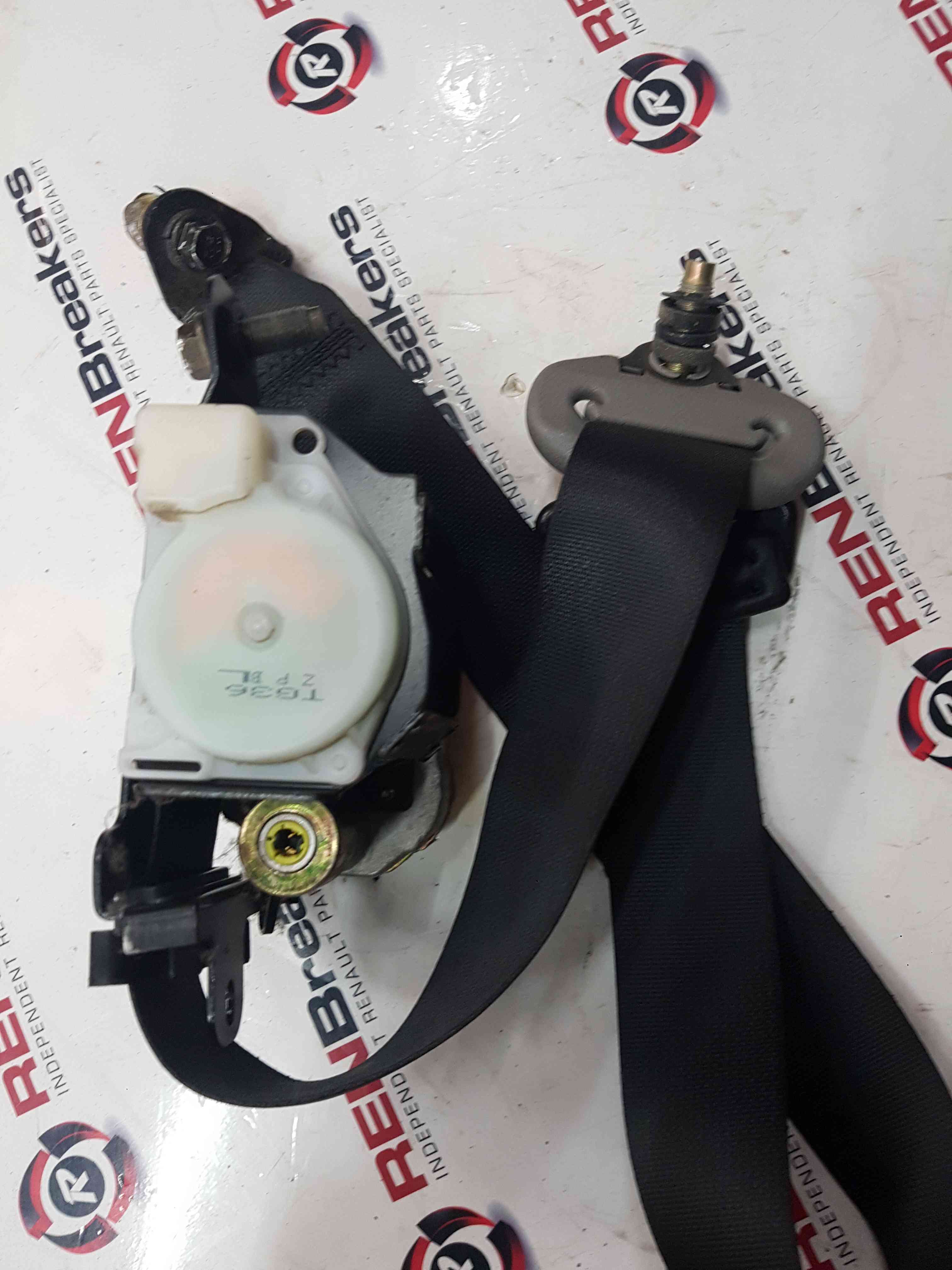 Thumb 3 Nissan Navara D22 2002-2005 Pasenger NSF Front Seat Belt