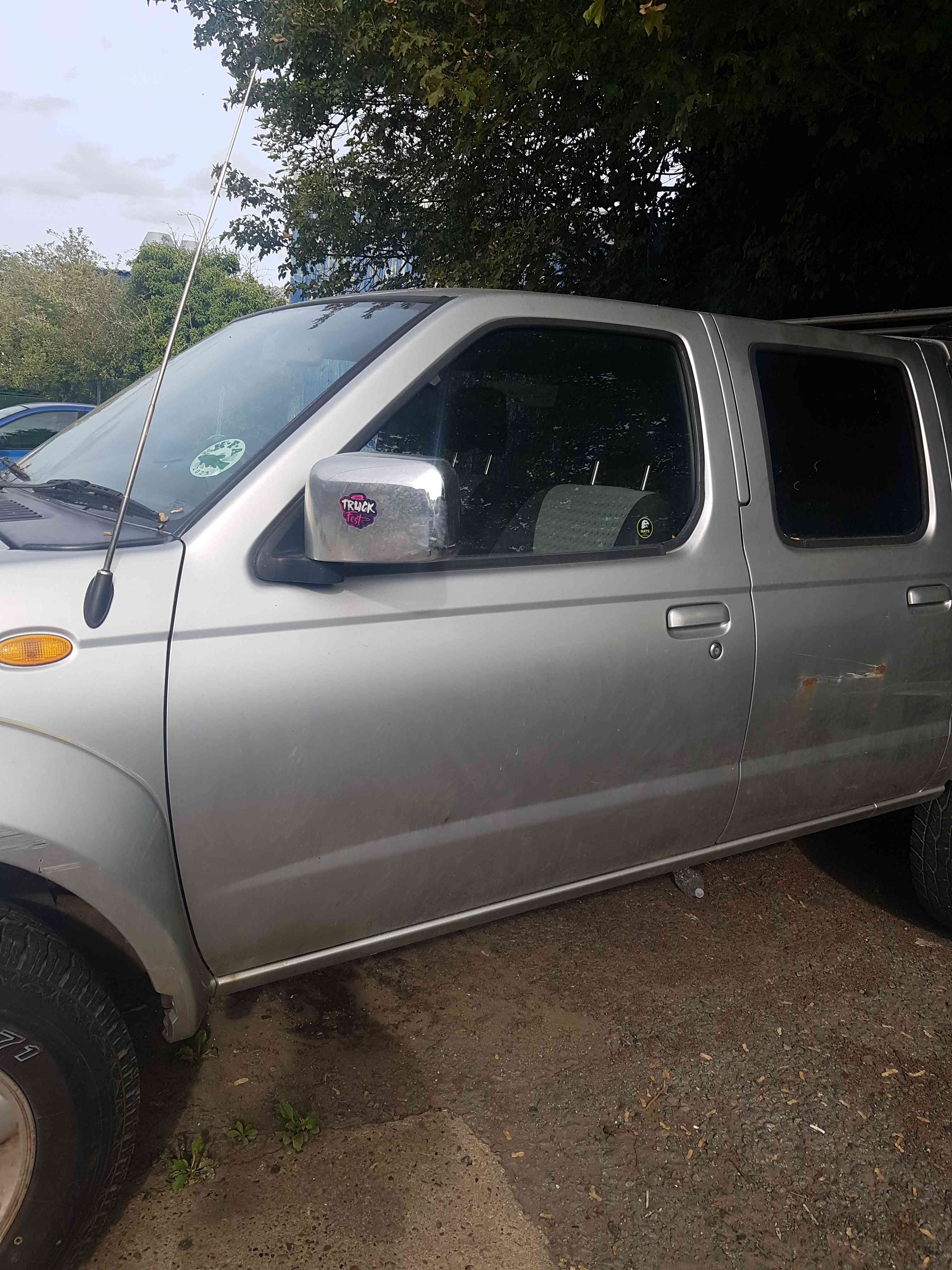 Thumb 7 Nissan Navara D22 2002-2005 Passenger NSF Front Door Blade Silver