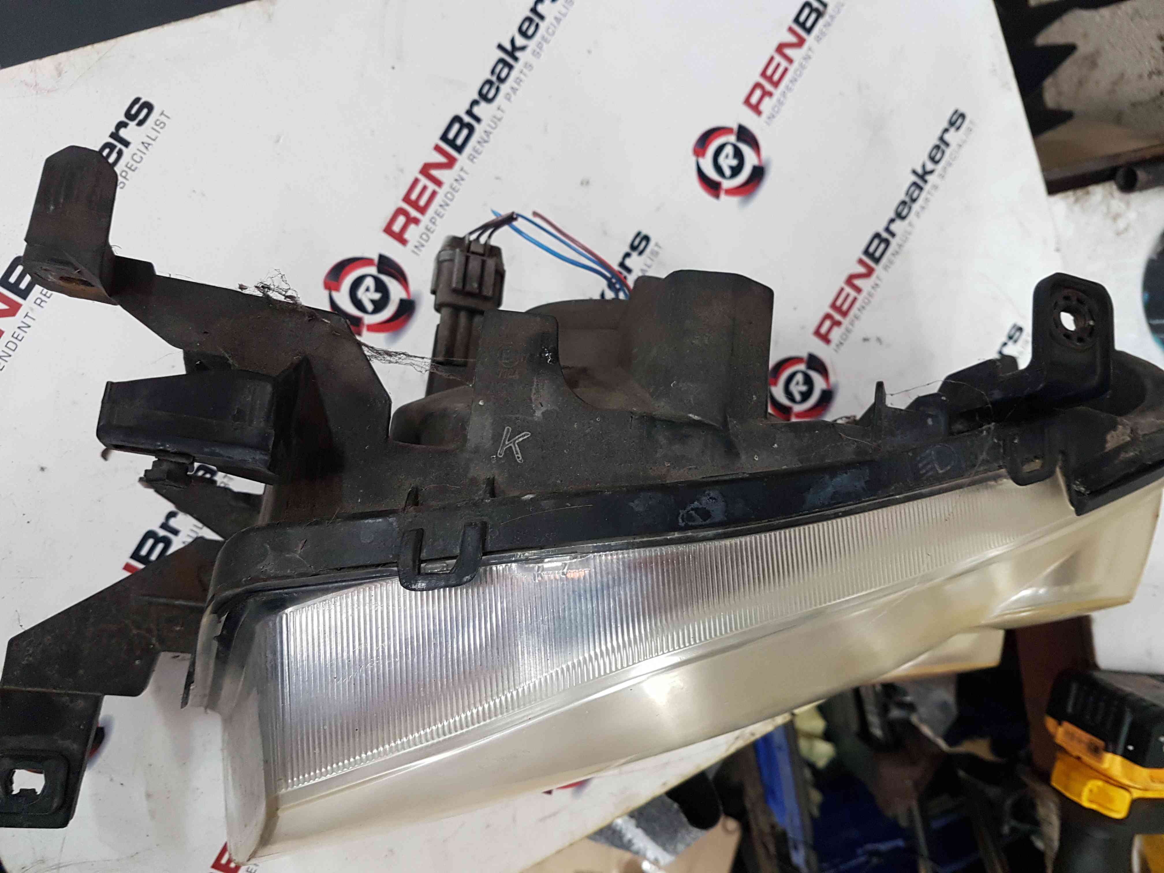 Thumb 4 Nissan Navara D22 2002-2005 Passenger NSF Headlight