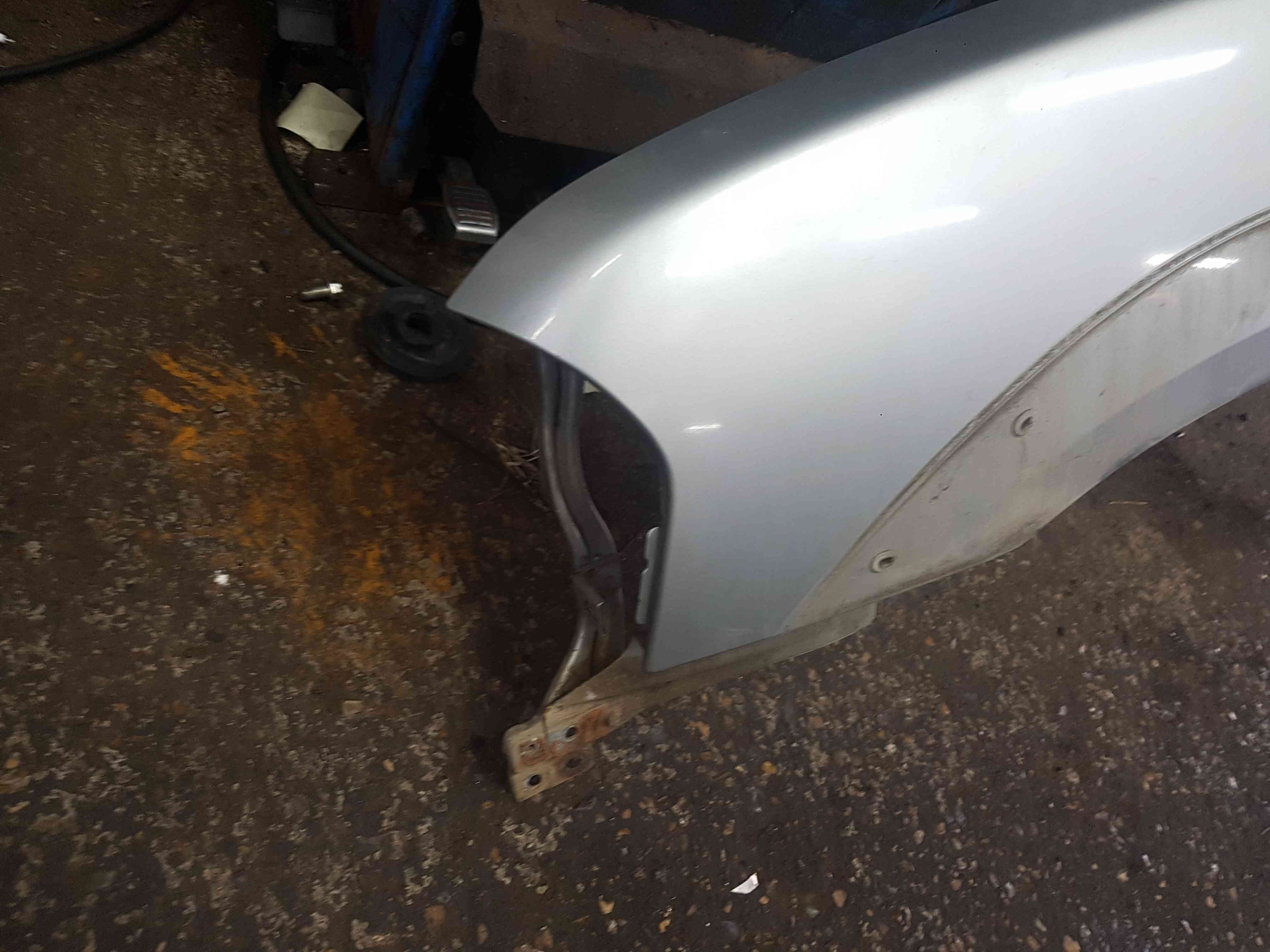 Thumb 3 Nissan Navara D22 2002-2005 Passenger NSF Wing Blade Silver