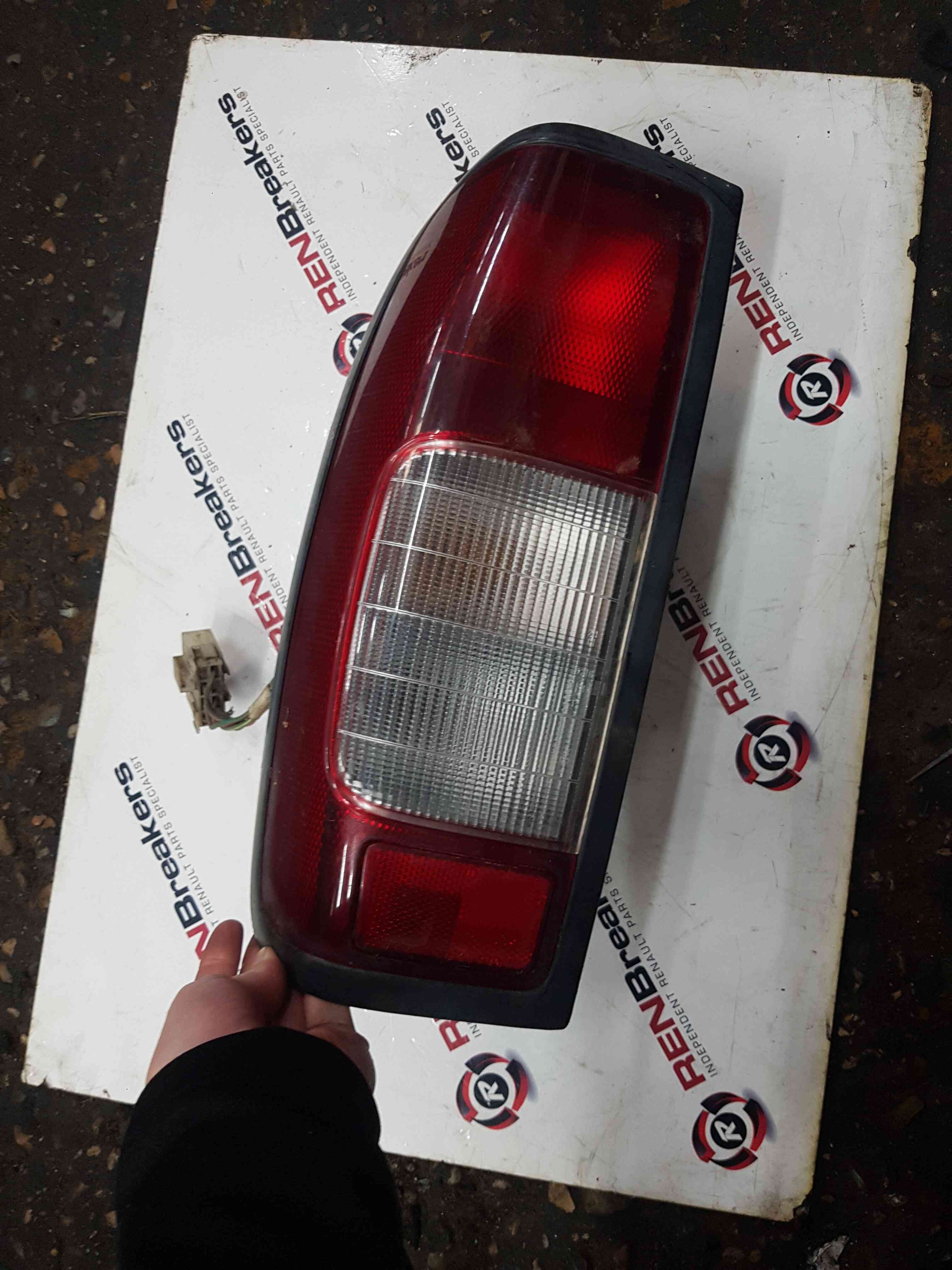 Thumb 2 Nissan Navara D22 2002-2005 Passenger NSR Rear Light