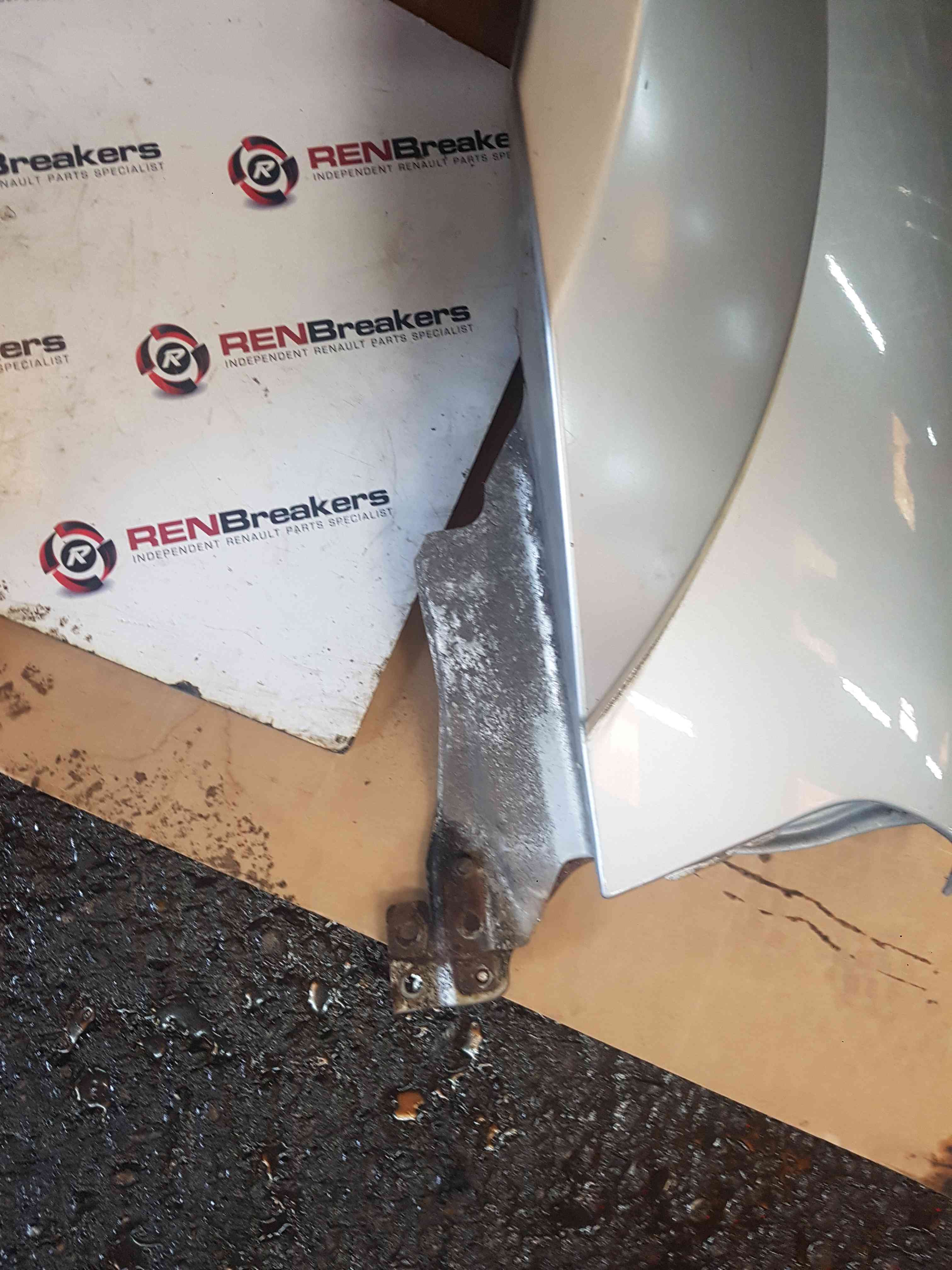 Thumb 4 Nissan Navara D22 2002-2005 Passenger OSF Wing Blade Silver