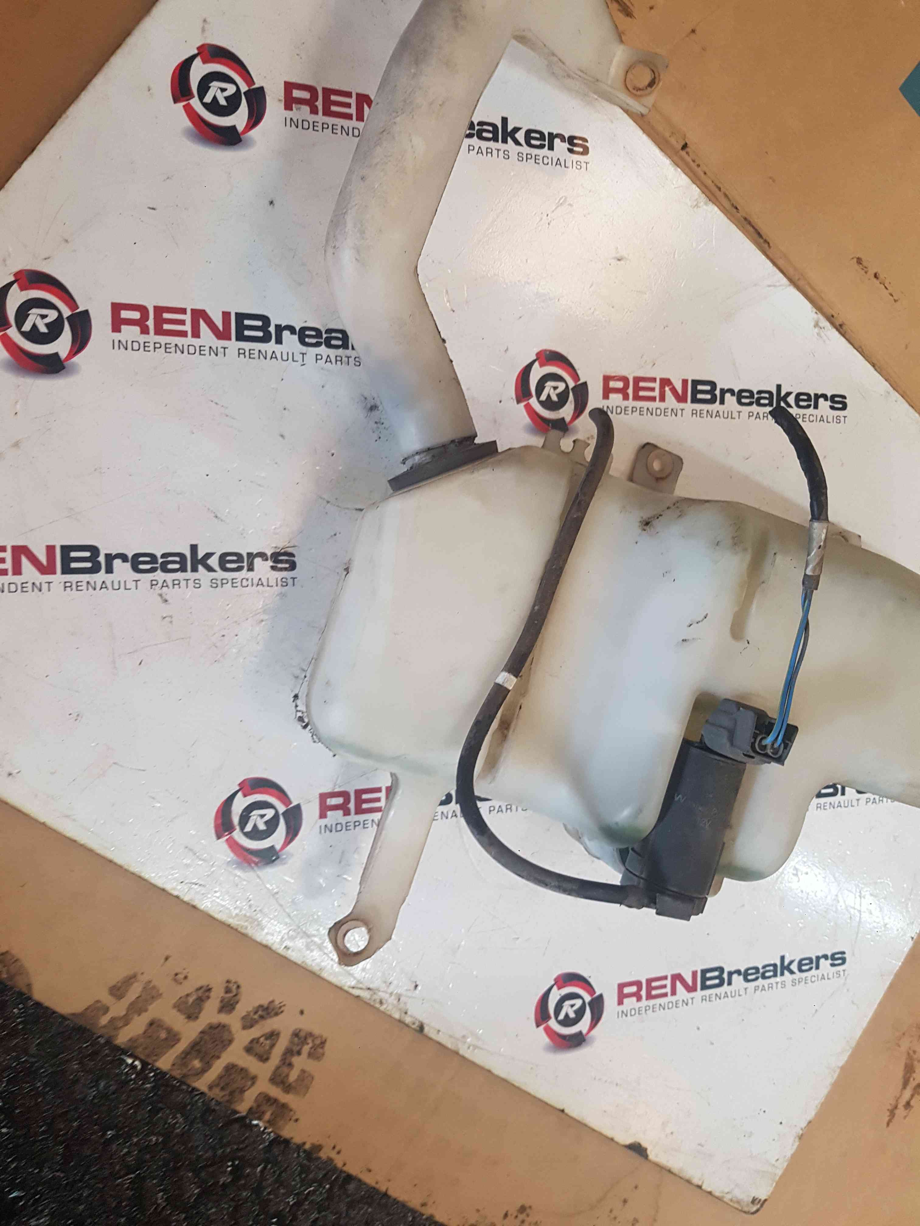 Thumb 3 Nissan Navara D22 2002-2005 Washer Bottle + Pump