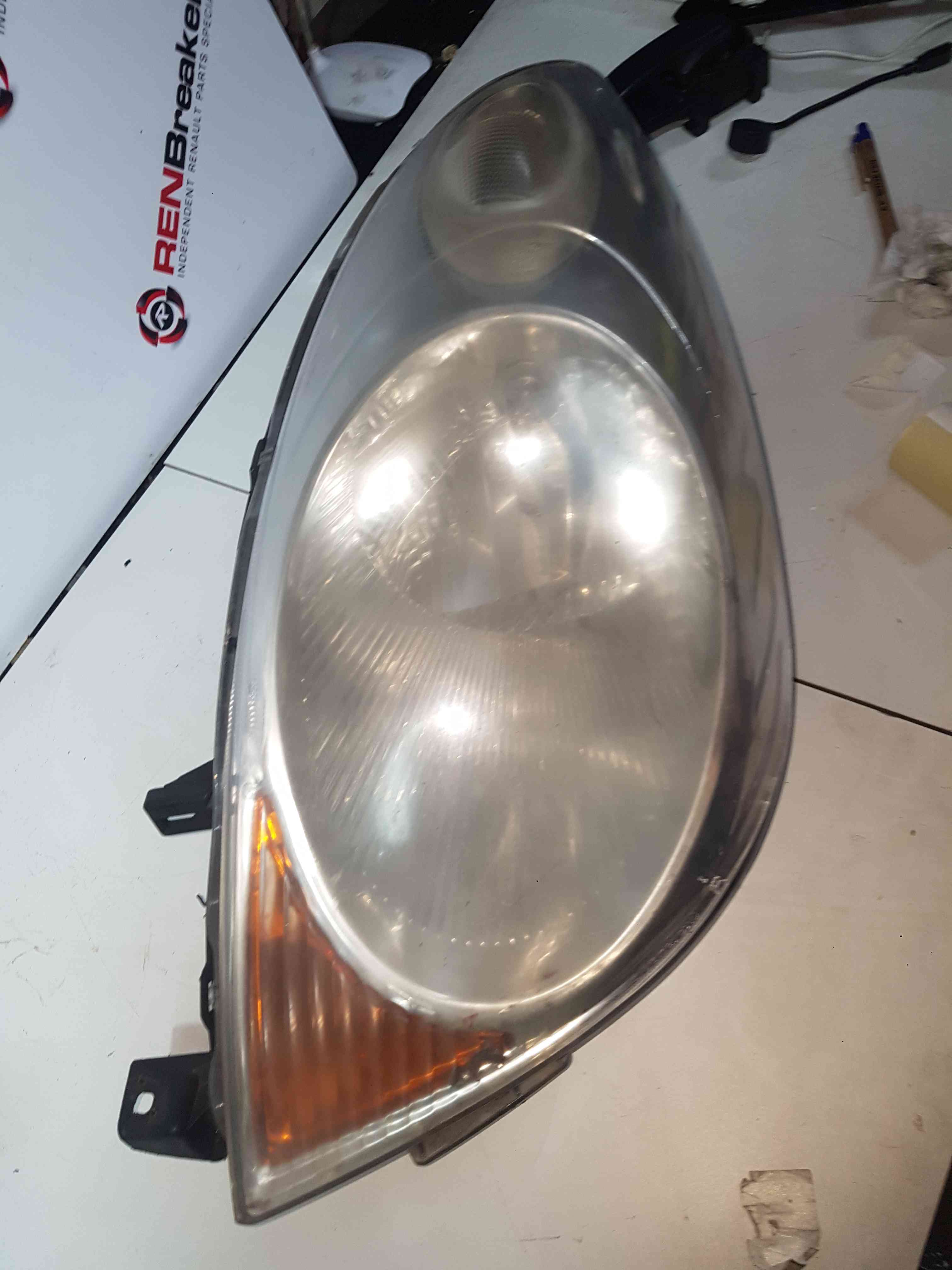 Thumb 8 Nissan Note E11 2005-2008 NSF Passenger Front Head Light 