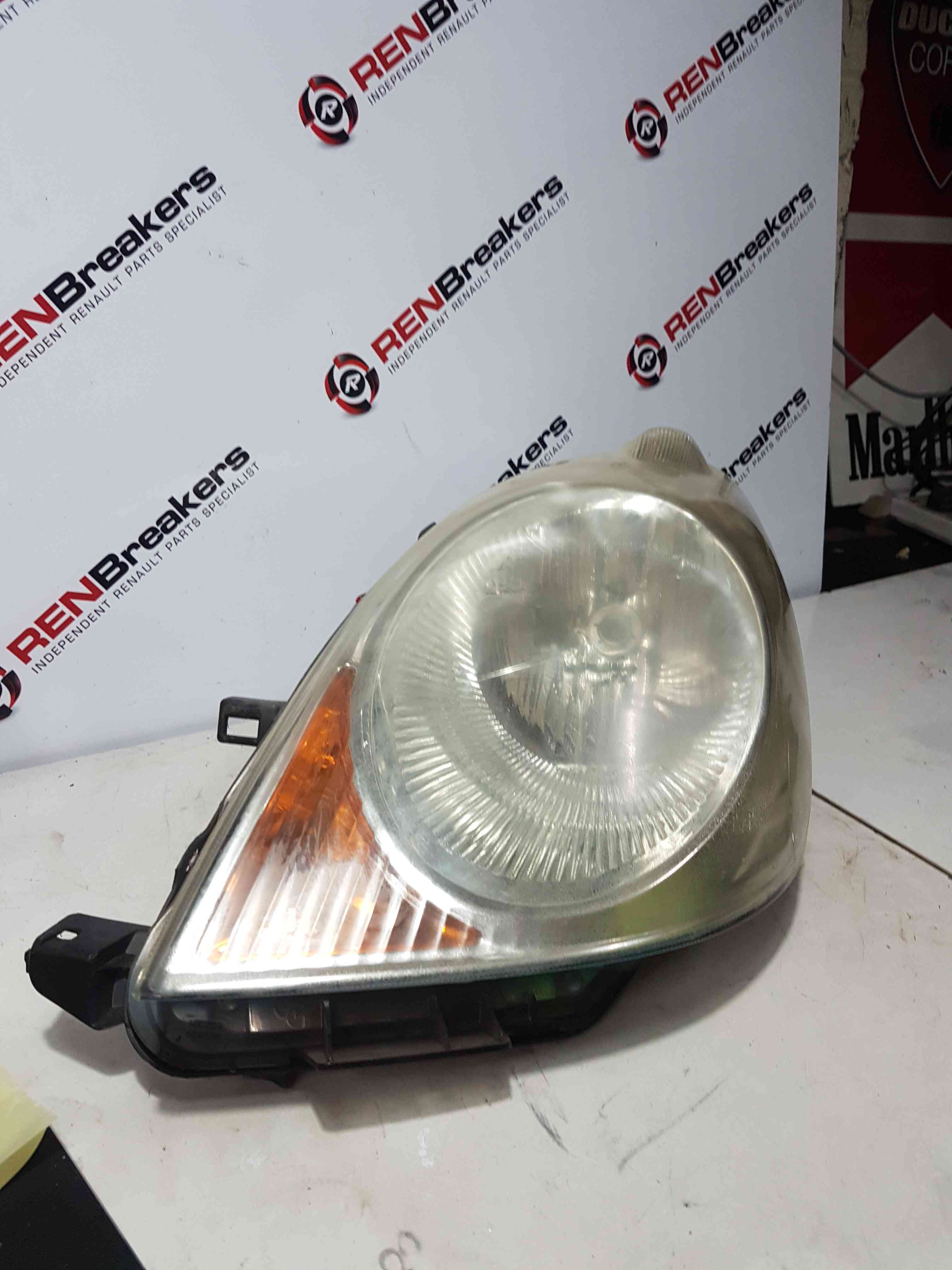 Thumb 3 Nissan Note E11 2005-2008 NSF Passenger Front Head Light lower tab broken 