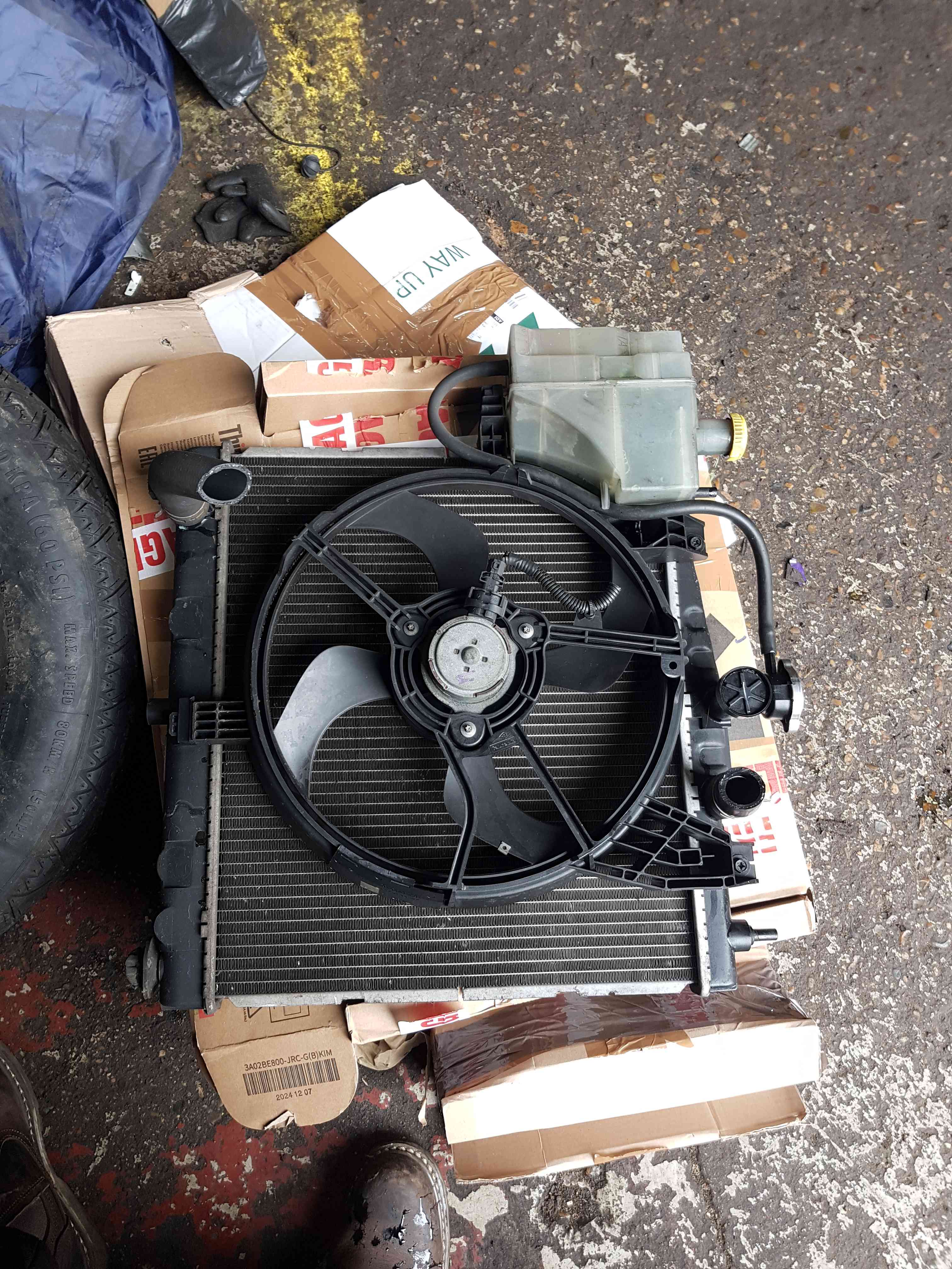 Thumb 3 Nissan Note E11 2005-2012 1.4 Petrol RAD Pack Radiator Cr14de