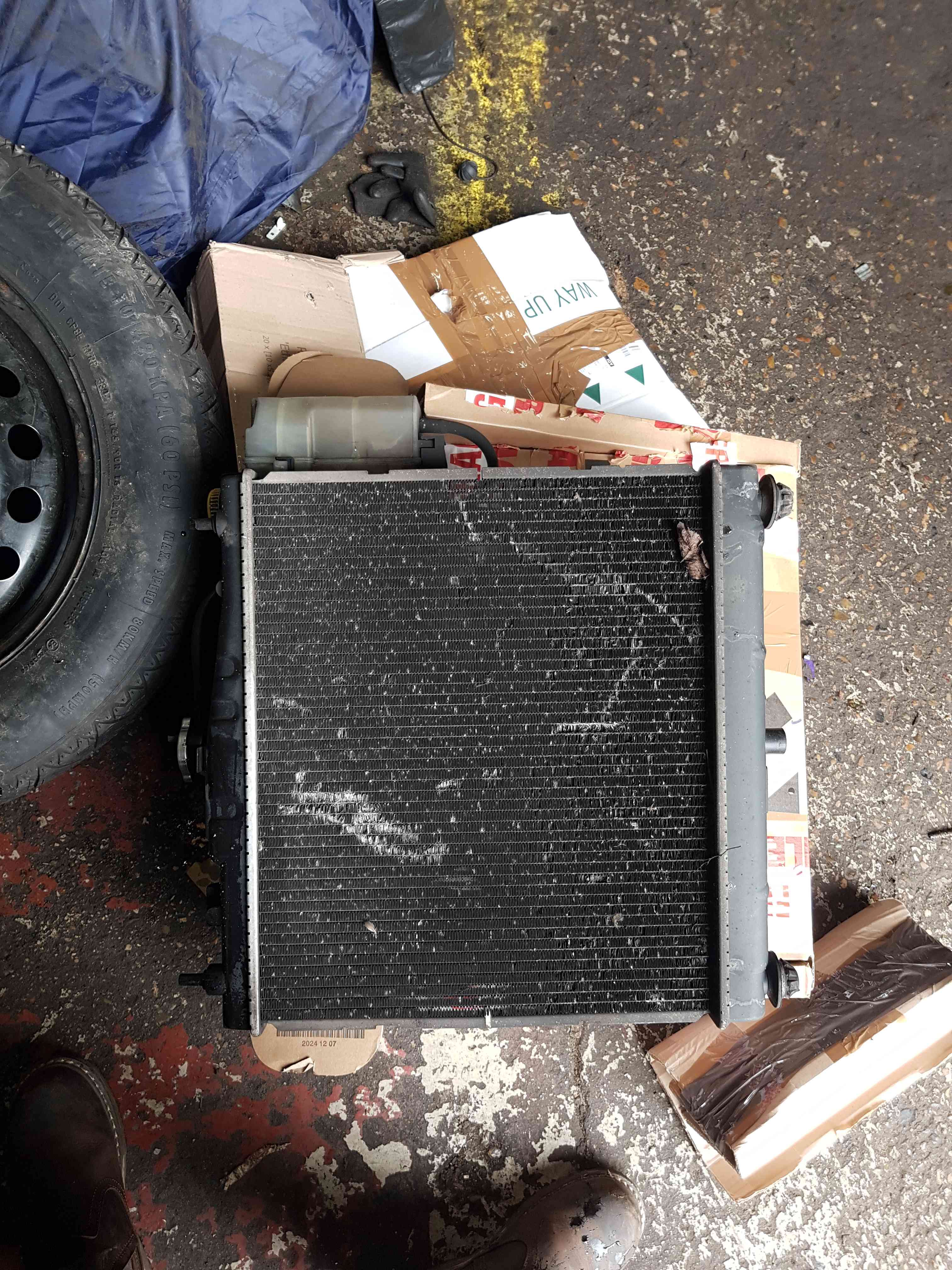 Thumb 5 Nissan Note E11 2005-2012 1.4 Petrol RAD Pack Radiator Cr14de