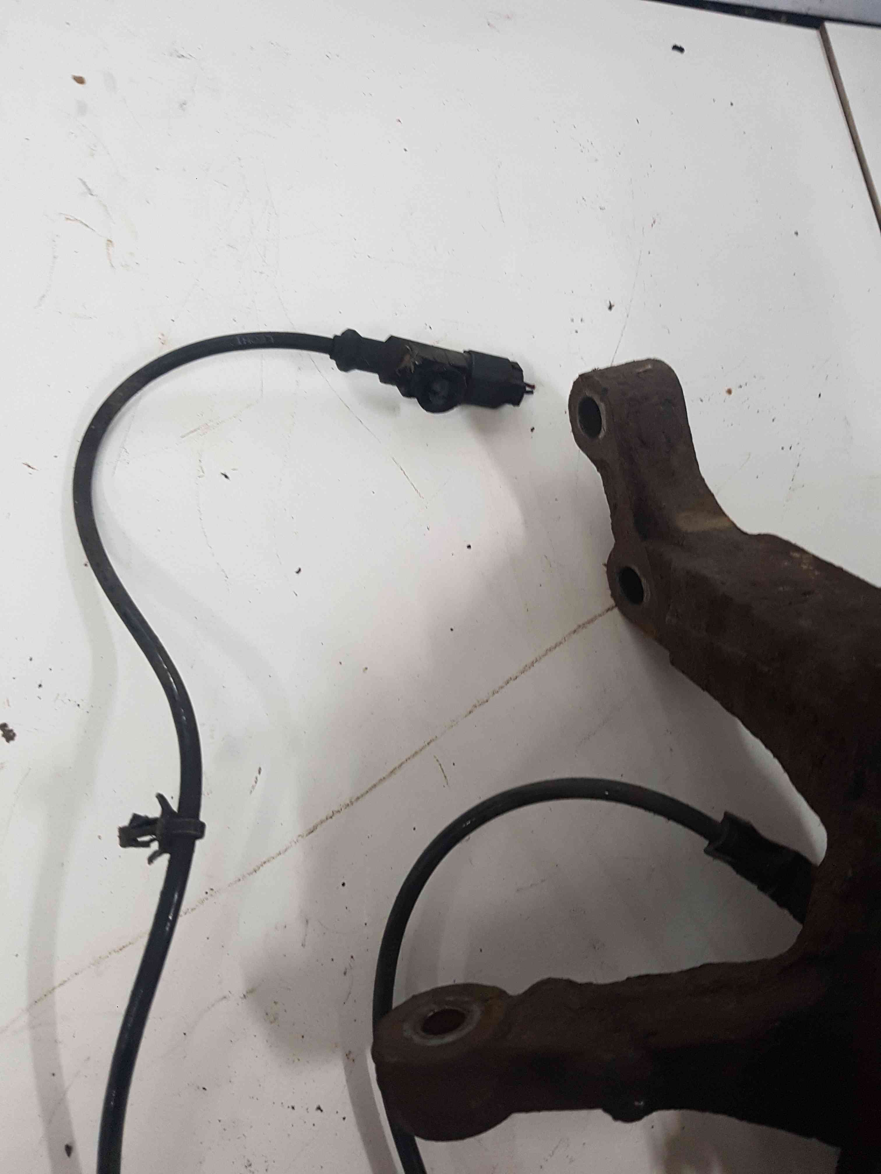 Thumb 5 Nissan Note E11 2005-2012 1.5 DCI Drivers OSF Front Wheel HUB Abs