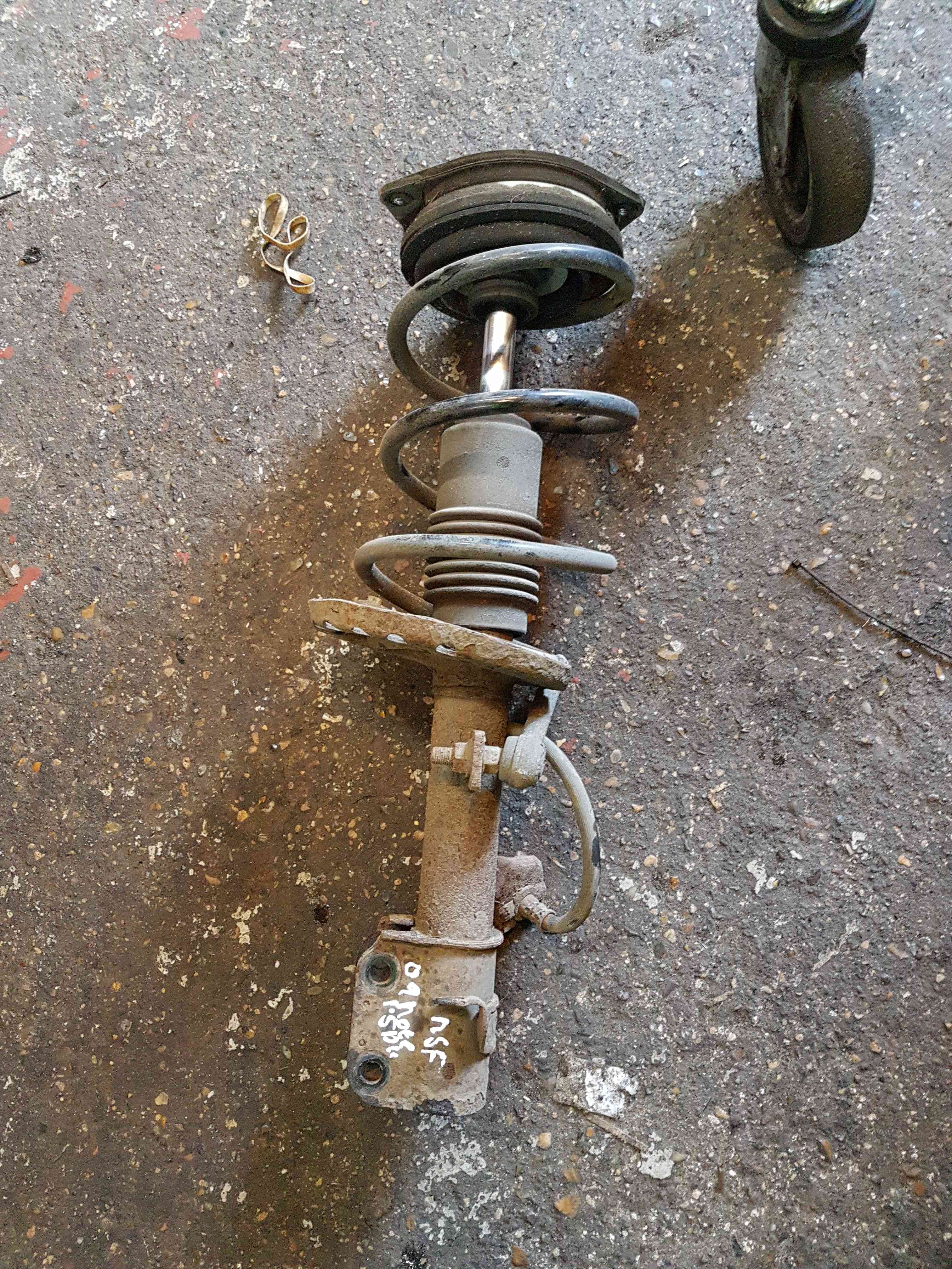 Thumb 2 Nissan Note E11 2005-2012 1.5 DCI Passenger NSF Front Shock Strut Spring