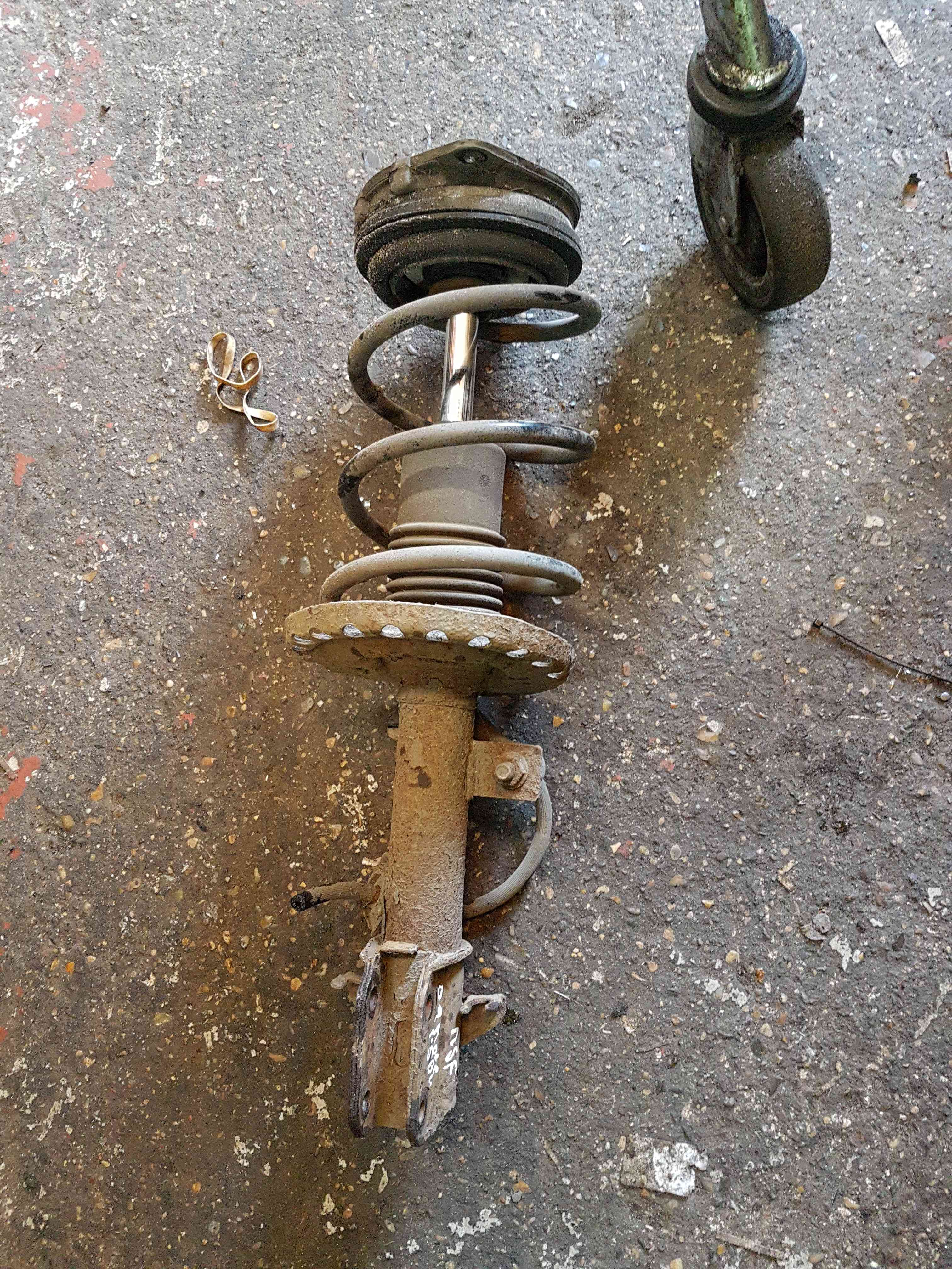 Thumb 6 Nissan Note E11 2005-2012 1.5 DCI Passenger NSF Front Shock Strut Spring