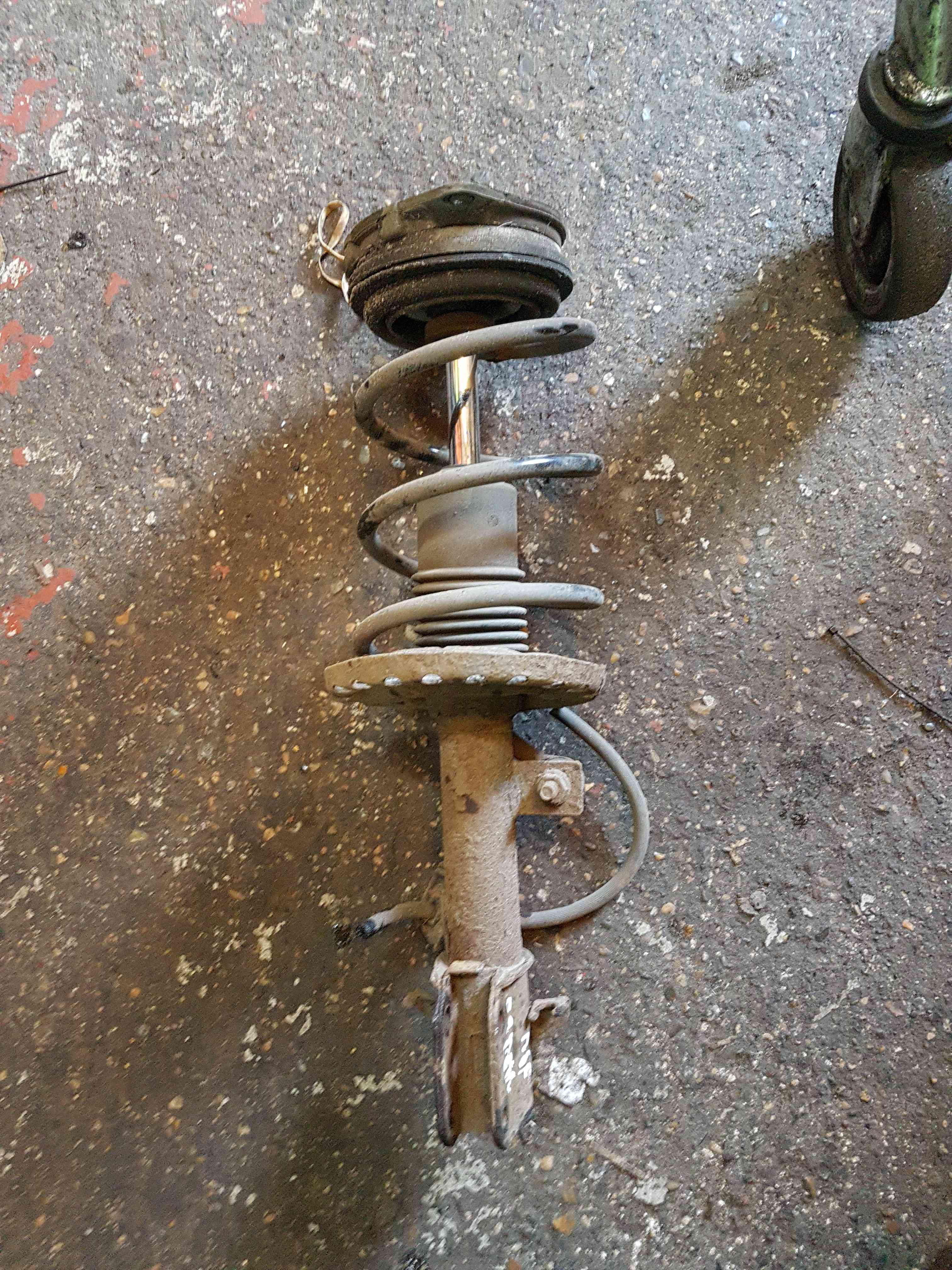 Thumb 10 Nissan Note E11 2005-2012 1.5 DCI Passenger NSF Front Shock Strut Spring