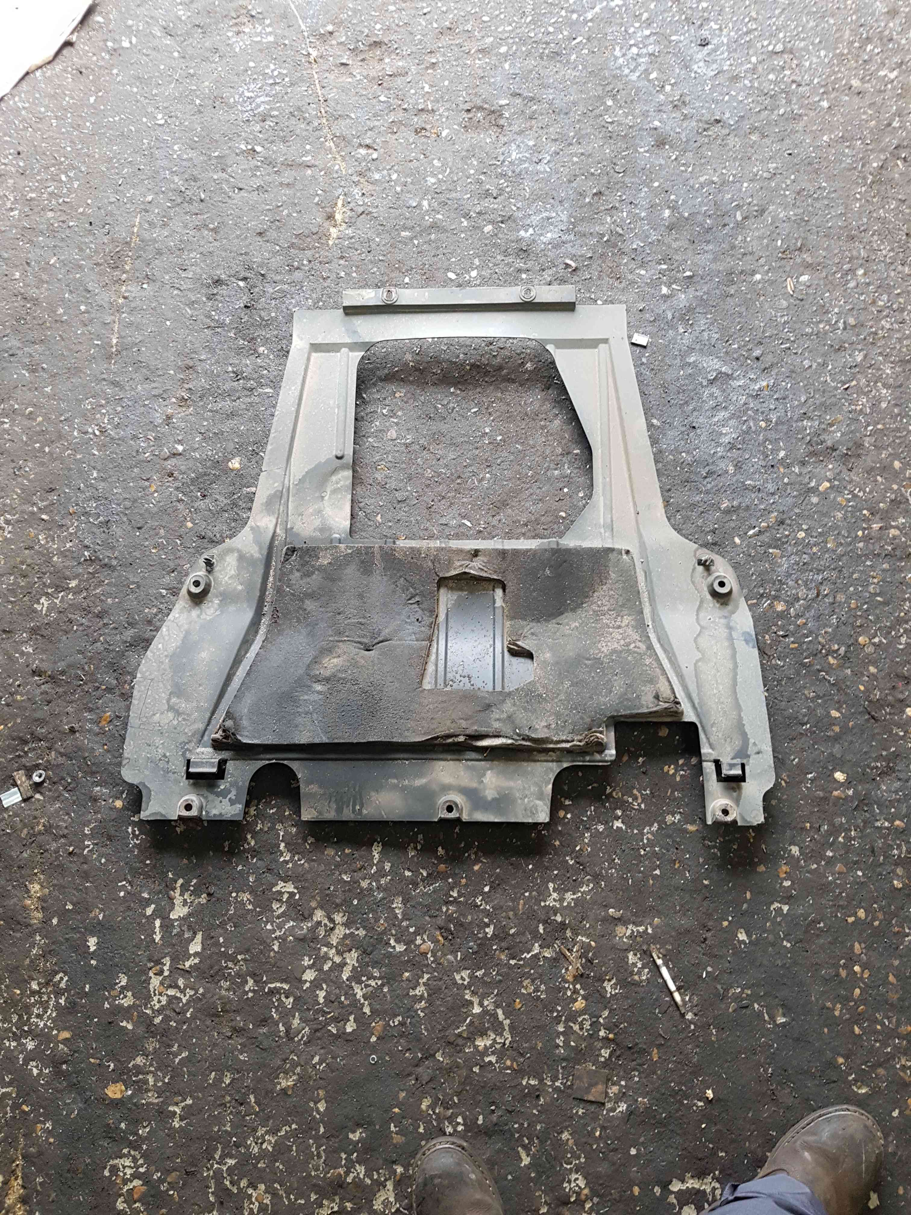 Thumb 6 Nissan Note E11 2005-2012 1.5 DCI Undertray Plastic Tray