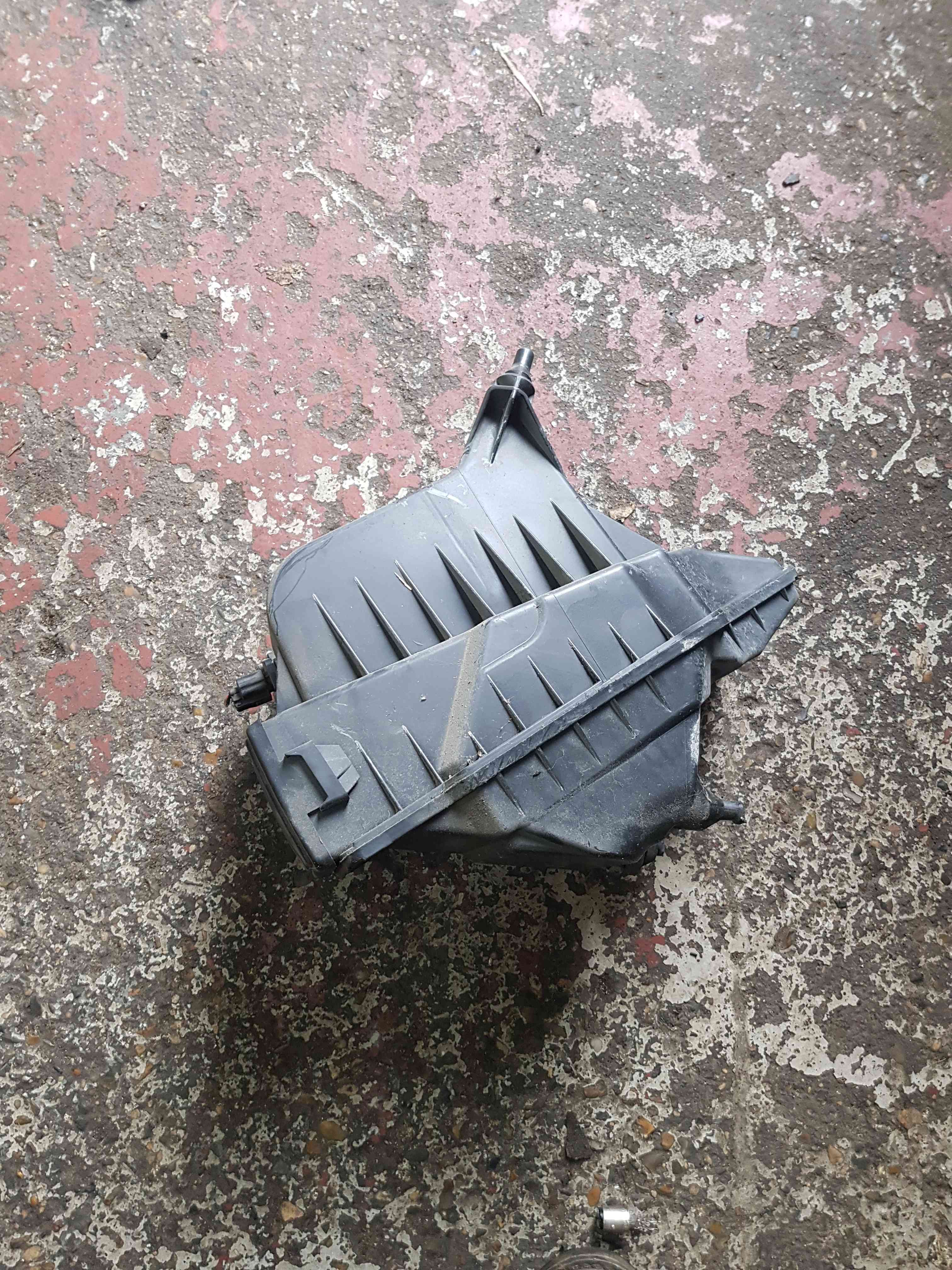 Thumb 2 Nissan Note E11 2005-2012 1.6 Petrol Airbox Filter Housing Hr16de Maf Sensor