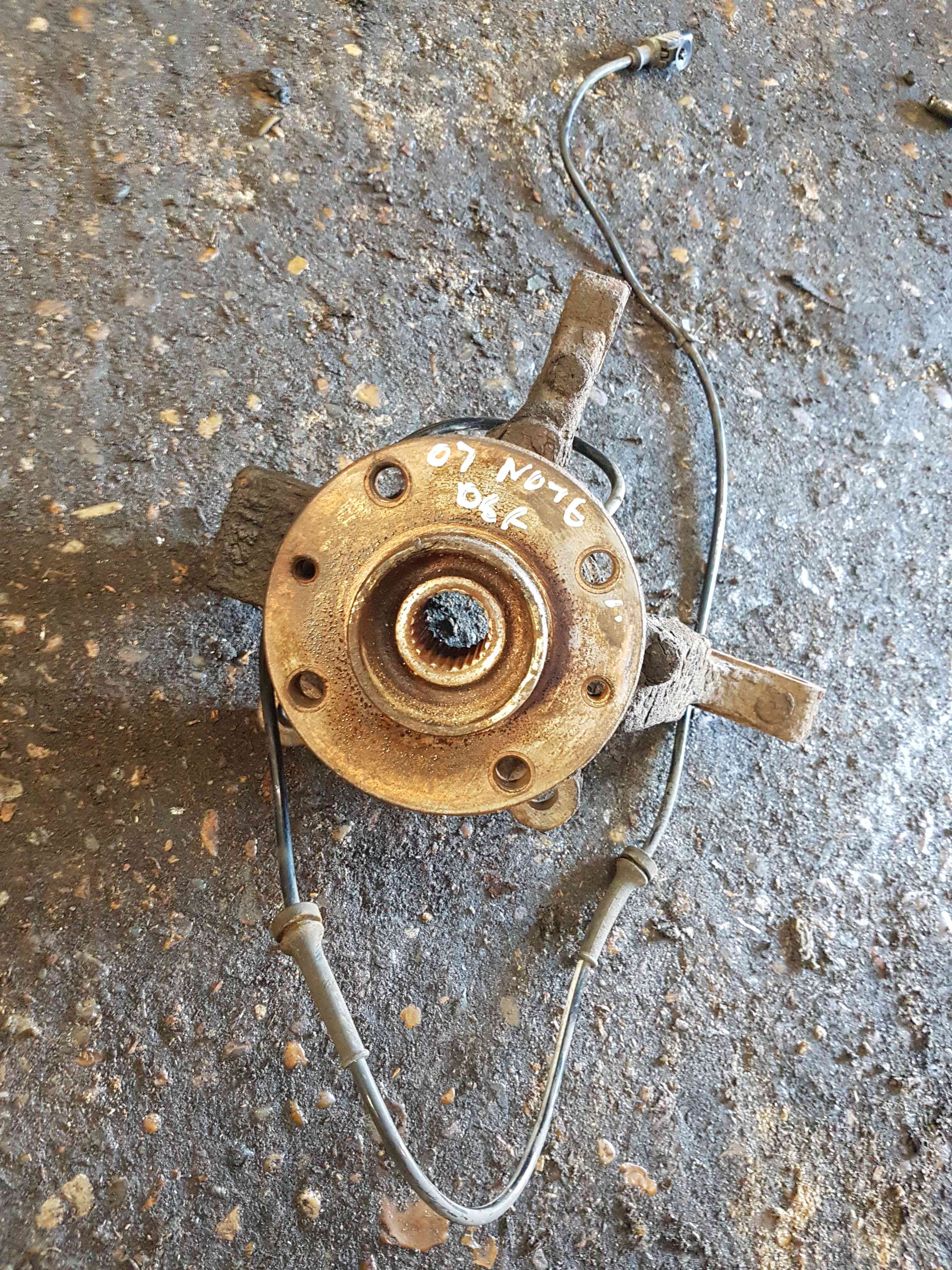 Thumb 3 Nissan Note E11 2005-2012 1.6 Petrol Drivers OSF Front Wheel HUB Auto Hr16de