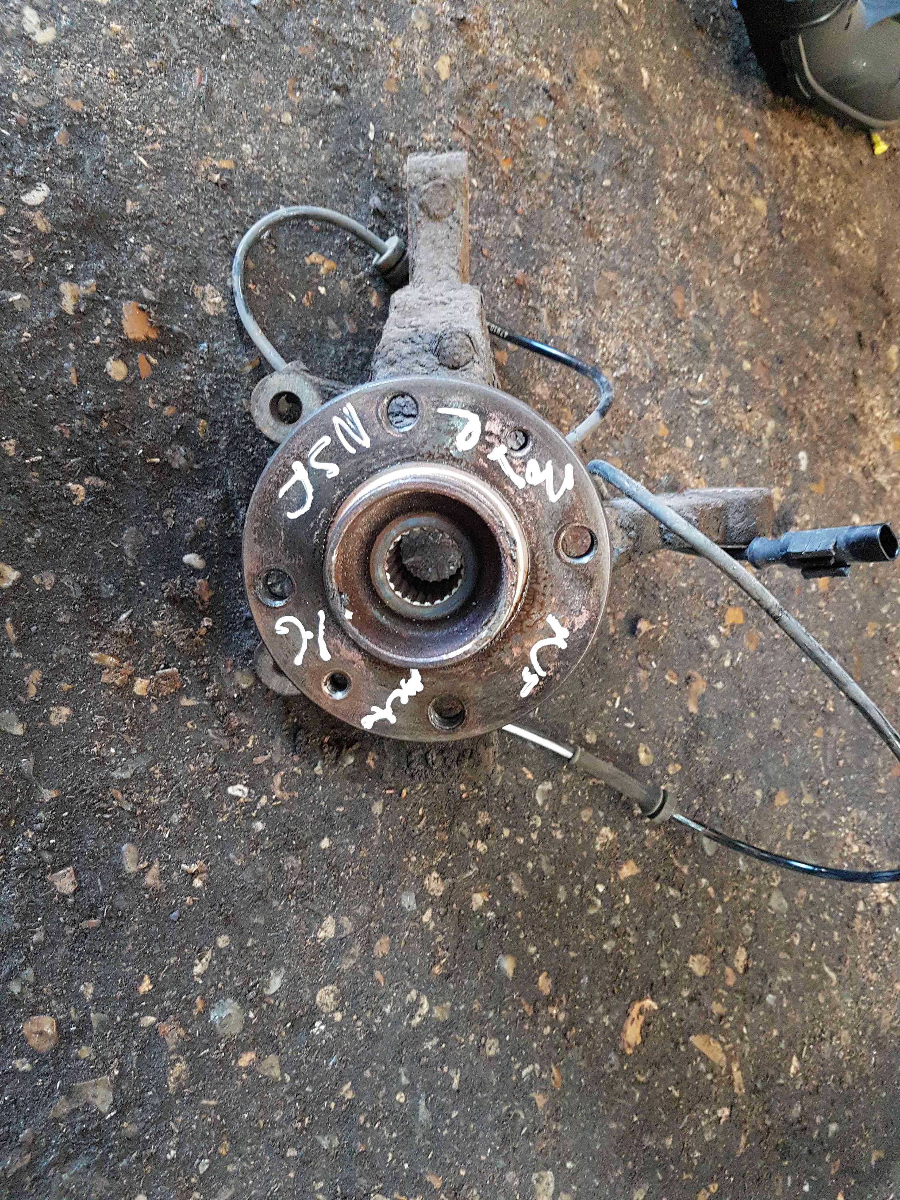 Thumb 2 Nissan Note E11 2005-2012 1.6 Petrol Passenger NSF Front Wheel HUB Auto Hr16de