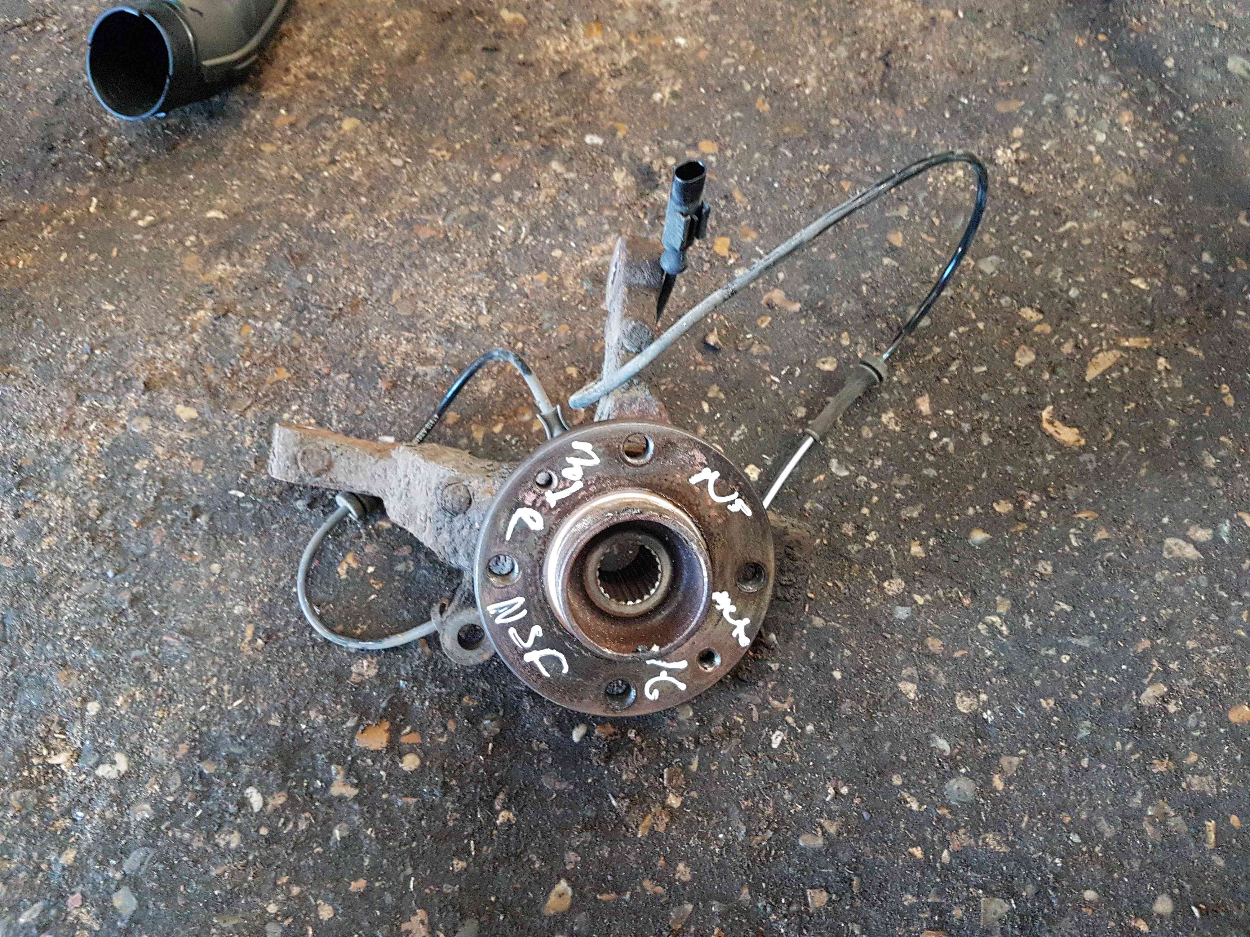 Thumb 4 Nissan Note E11 2005-2012 1.6 Petrol Passenger NSF Front Wheel HUB Auto Hr16de