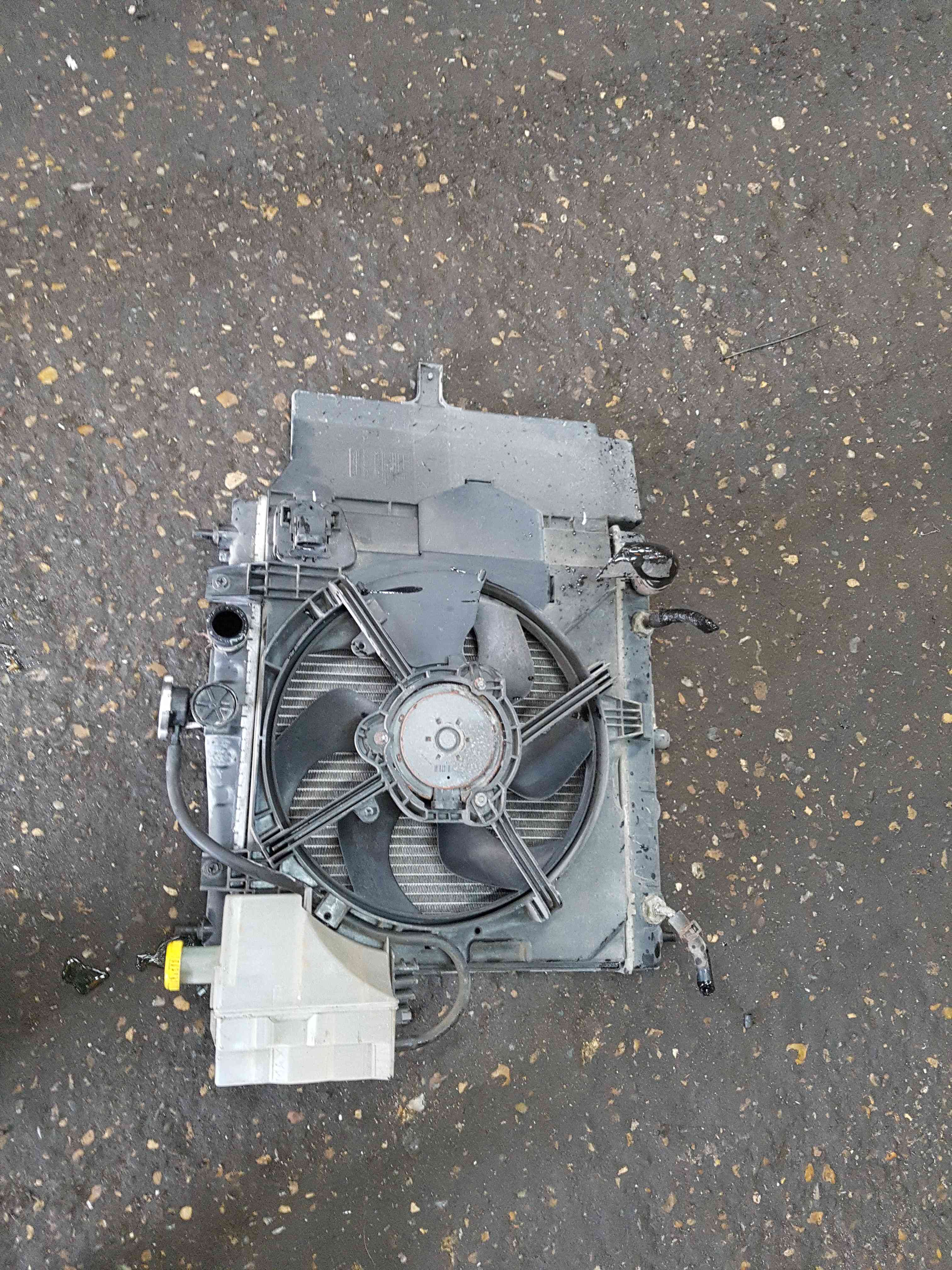 Thumb 4 Nissan Note E11 2005-2012 1.6 Petrol RAD Pack Radiator Hr16de