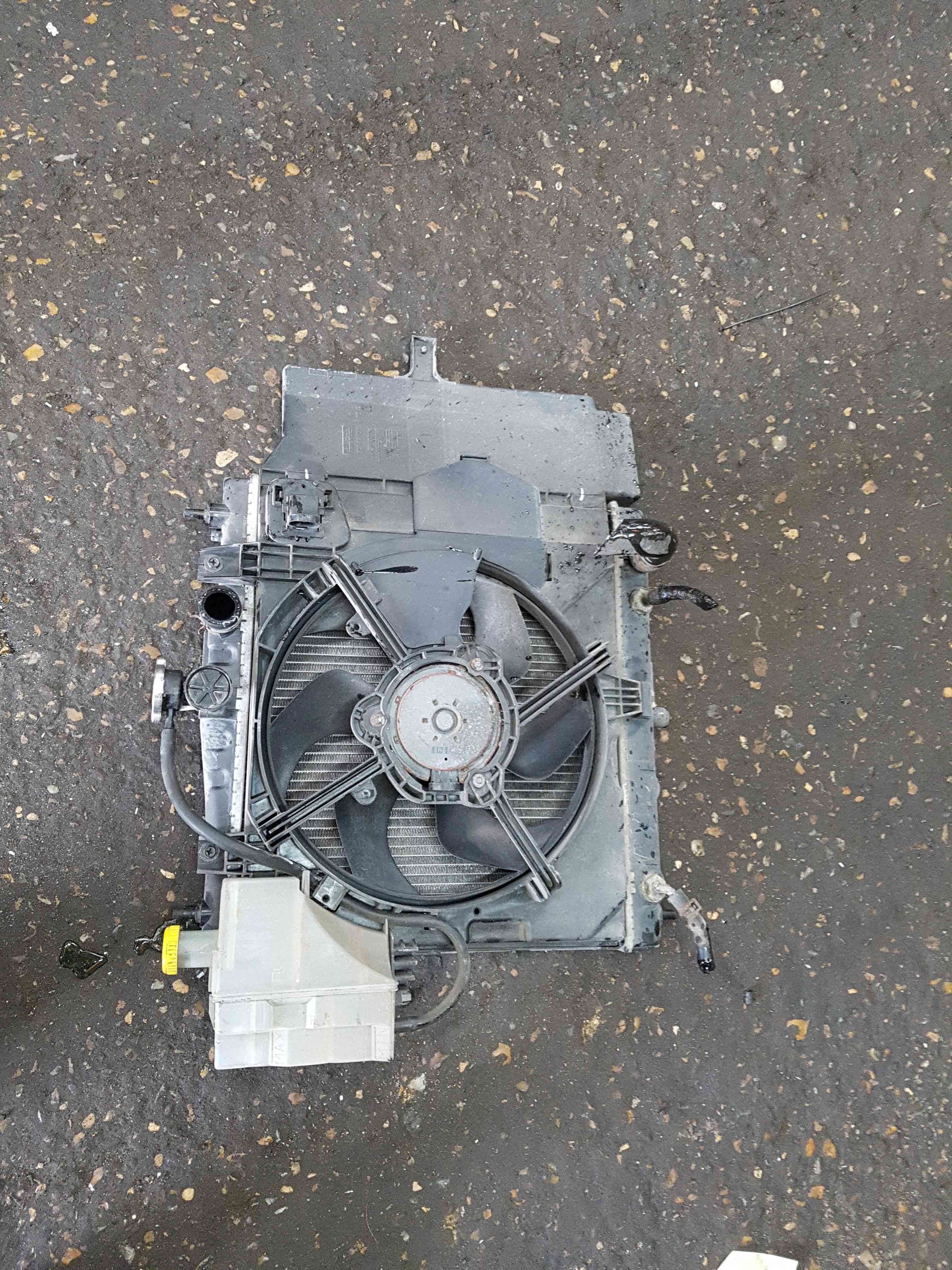 Thumb 5 Nissan Note E11 2005-2012 1.6 Petrol RAD Pack Radiator Hr16de