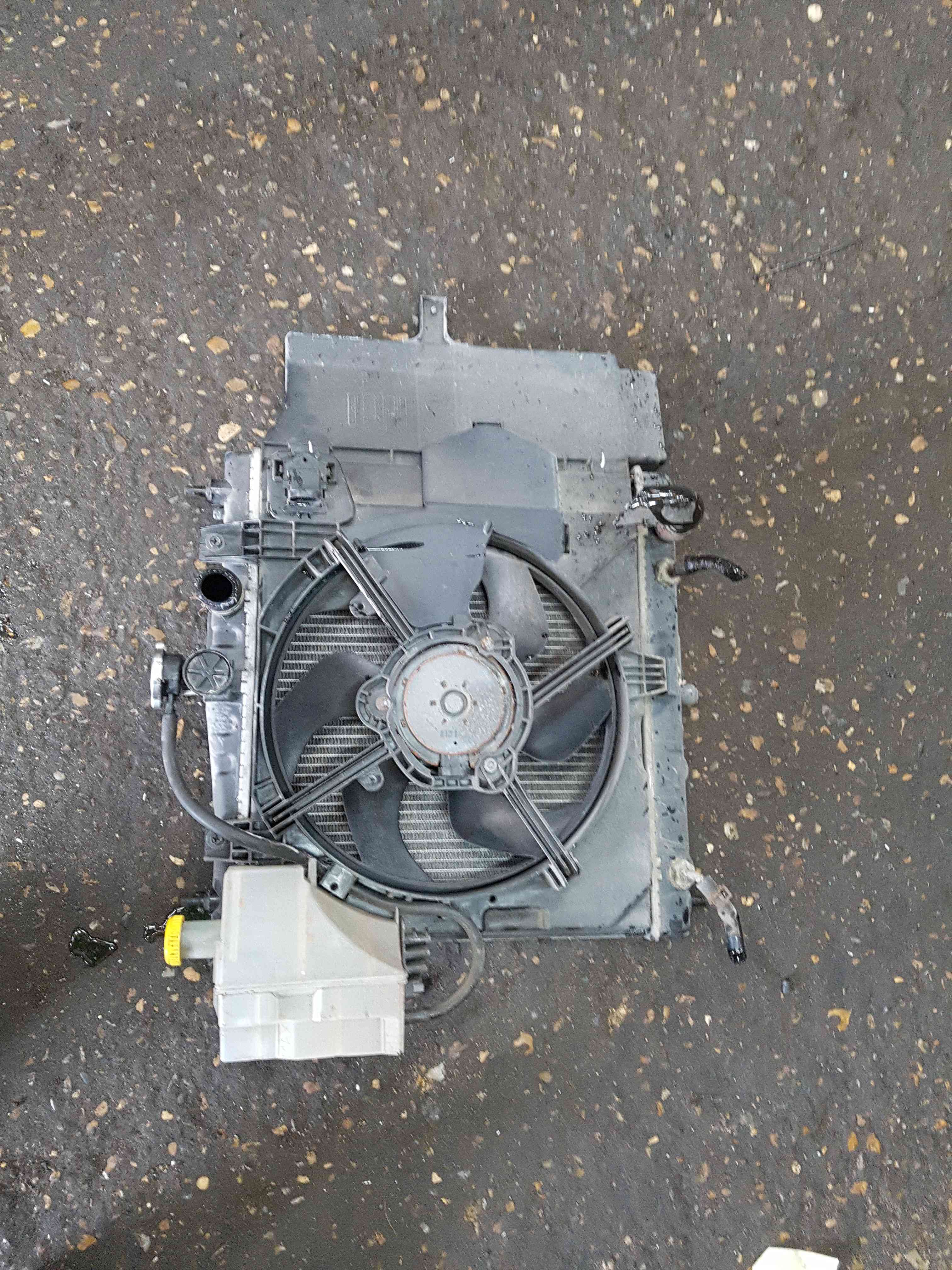 Thumb 6 Nissan Note E11 2005-2012 1.6 Petrol RAD Pack Radiator Hr16de