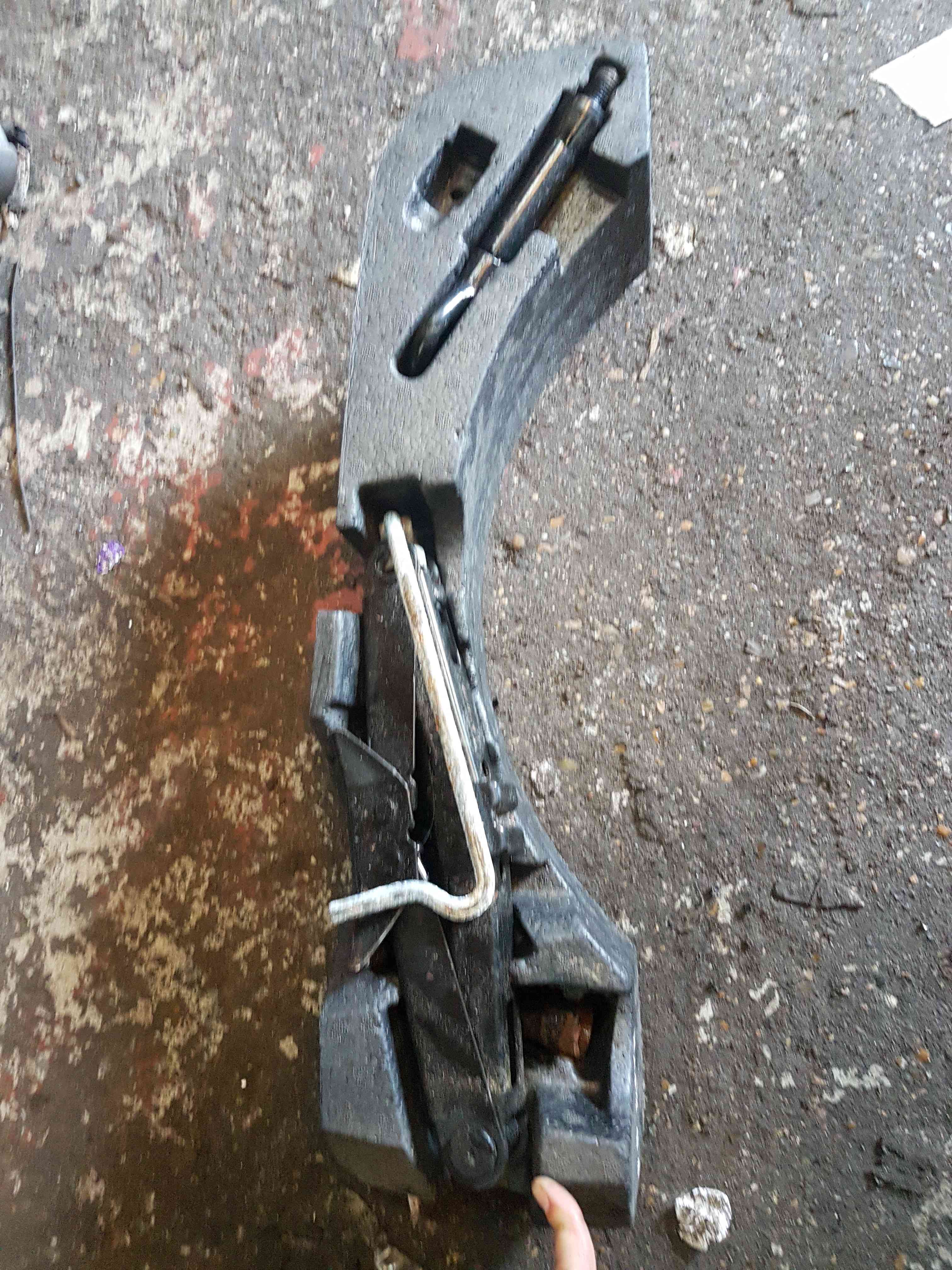 Thumb 4 Nissan Note E11 2005-2012 Boot Jack SET Tow EYE