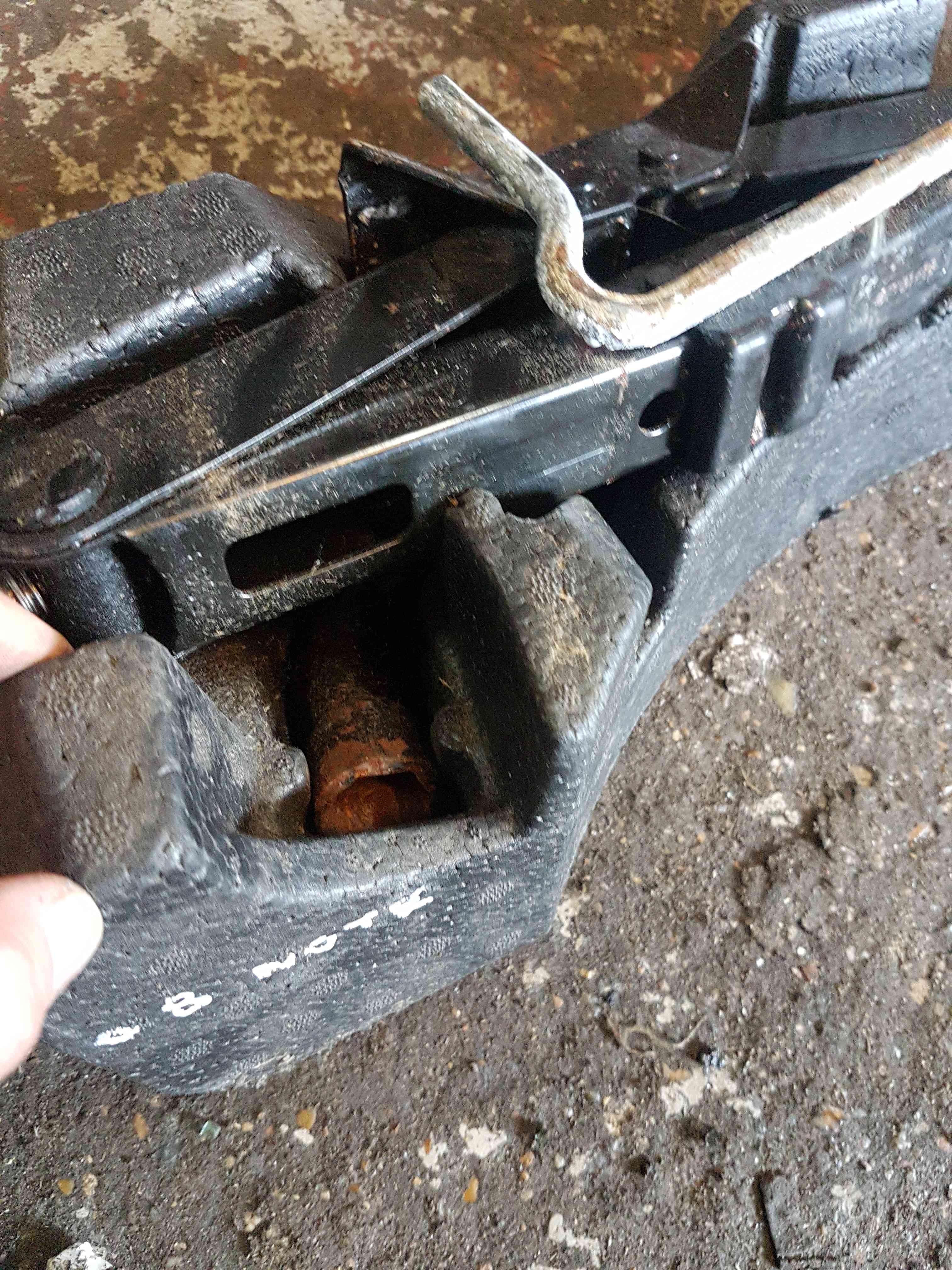 Thumb 5 Nissan Note E11 2005-2012 Boot Jack SET Tow EYE