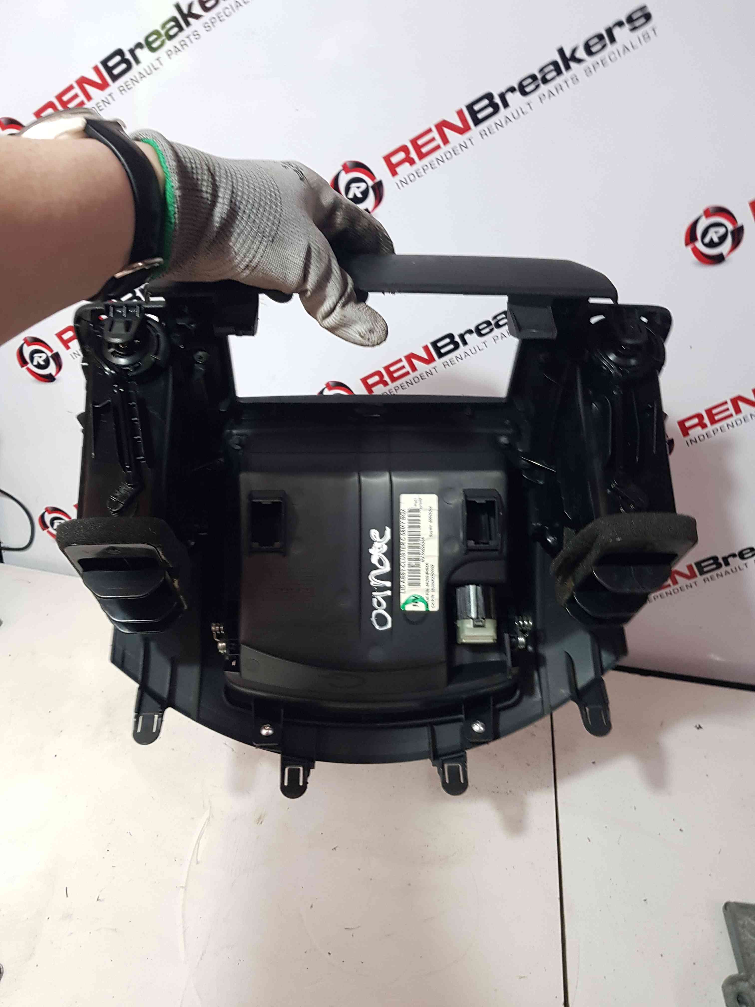 Thumb 6 Nissan Note E11 2005-2012 Centre Heater Vents