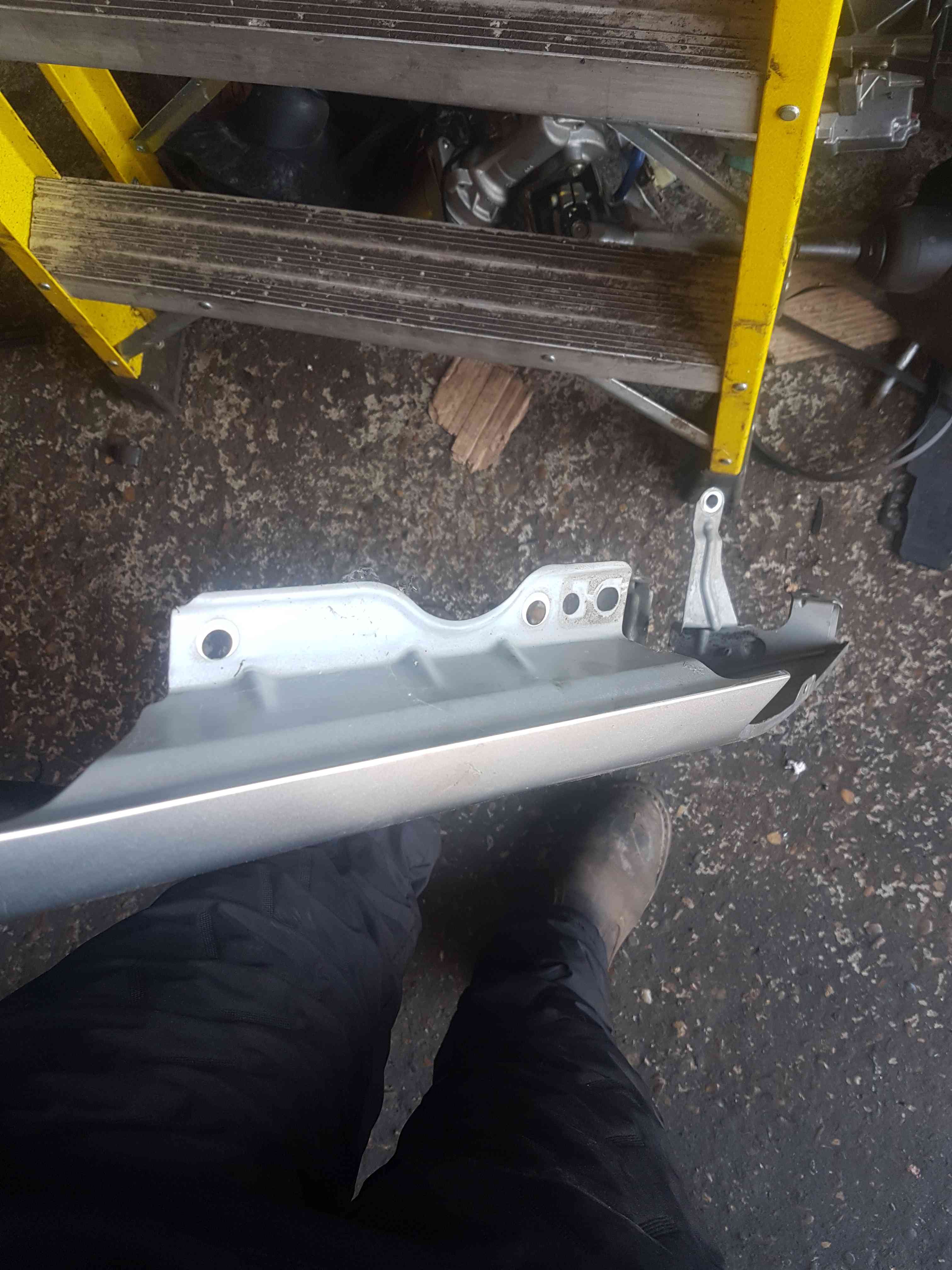 Thumb 6 Nissan Note E11 2005-2012 Driver Os OSF Wing KYO Silver Metallic