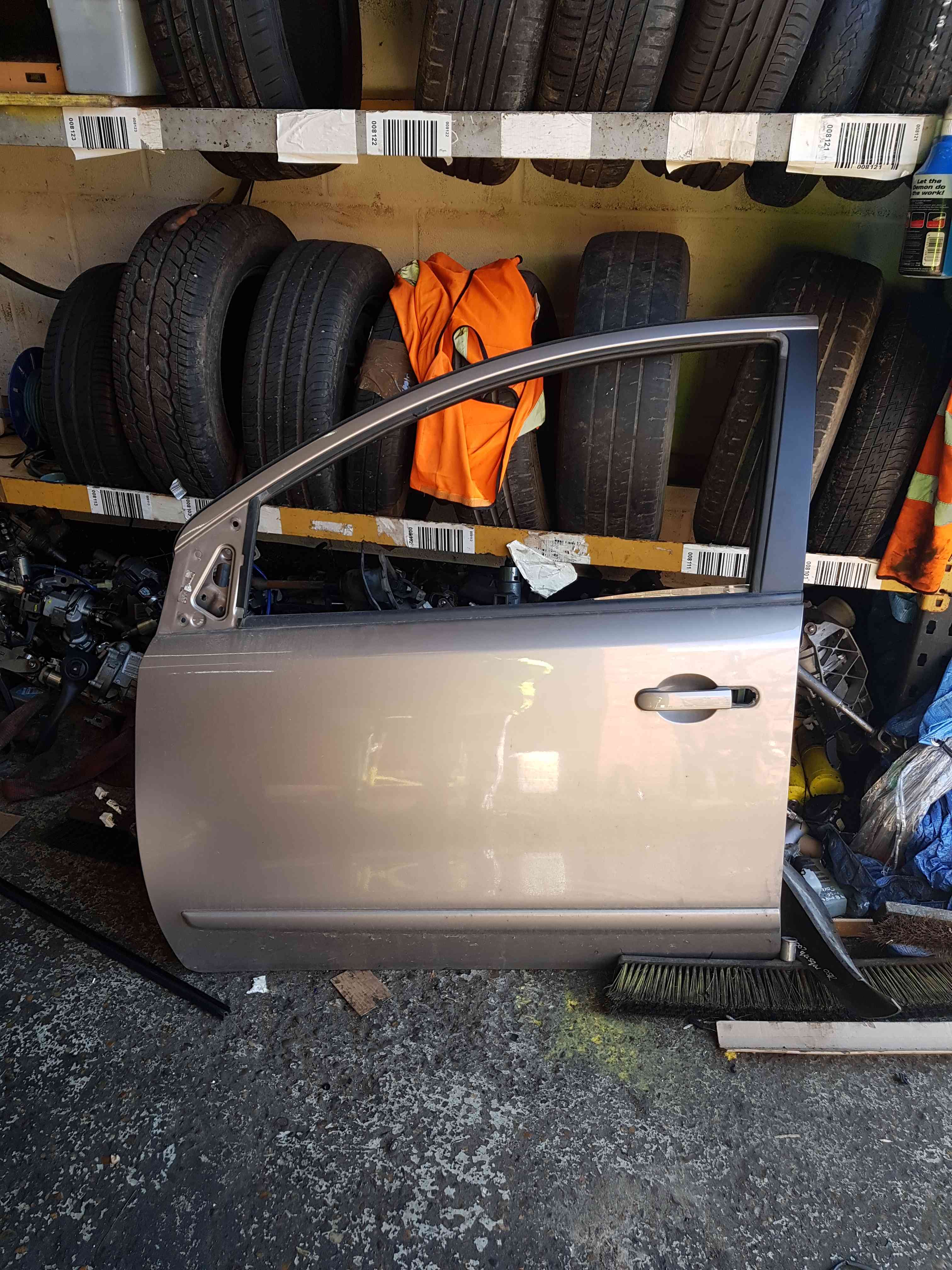 Thumb 3 Nissan Note E11 2005-2012 Passenger NSF Front Door Beige C30 5Dr