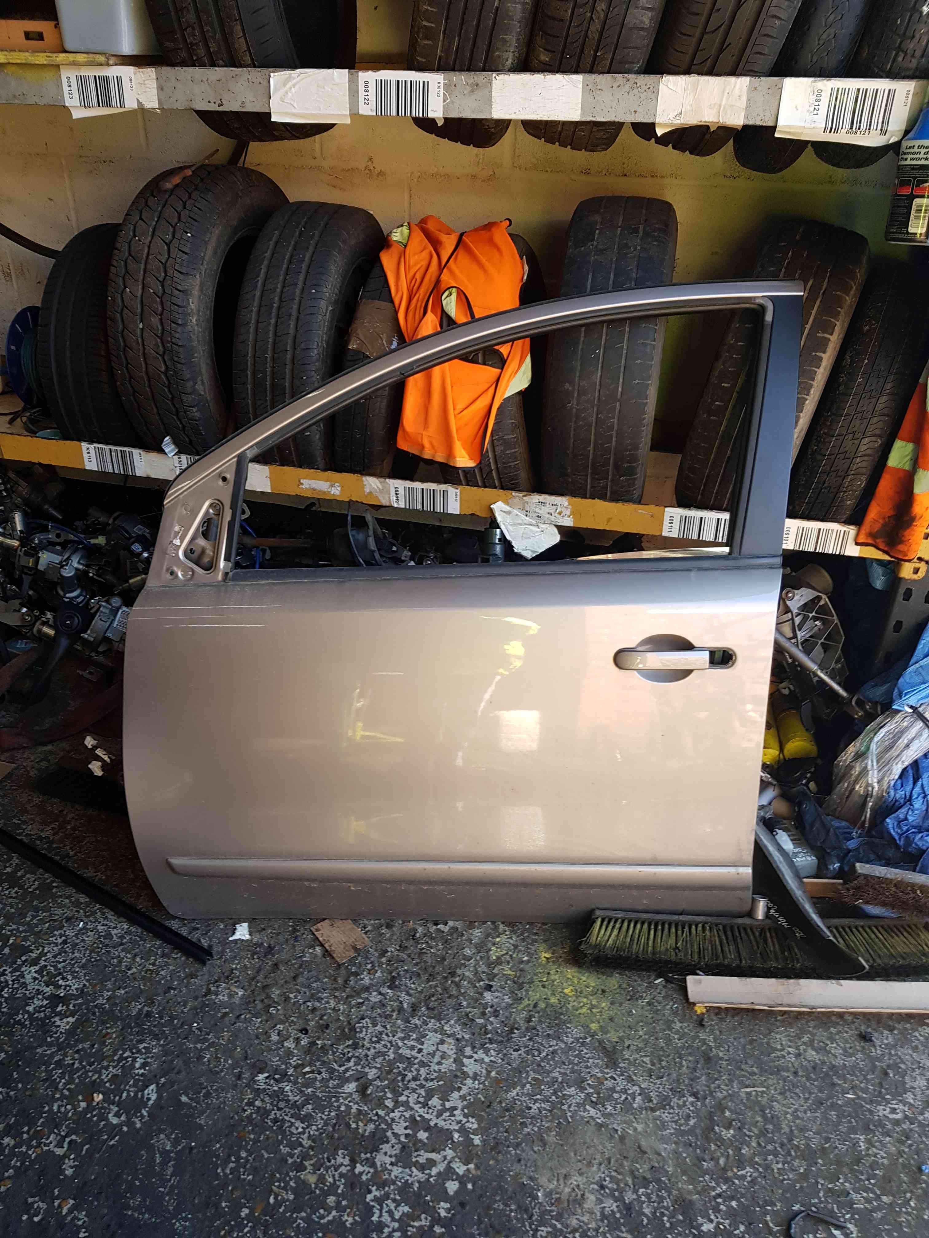 Thumb 4 Nissan Note E11 2005-2012 Passenger NSF Front Door Beige C30 5Dr