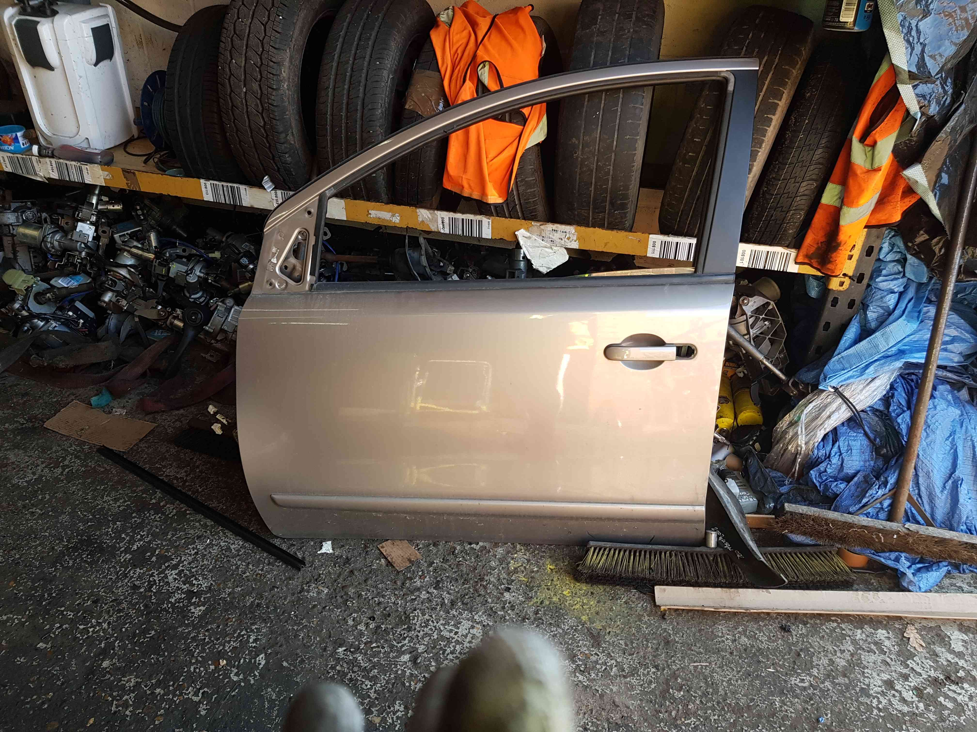 Thumb 6 Nissan Note E11 2005-2012 Passenger NSF Front Door Beige C30 5Dr