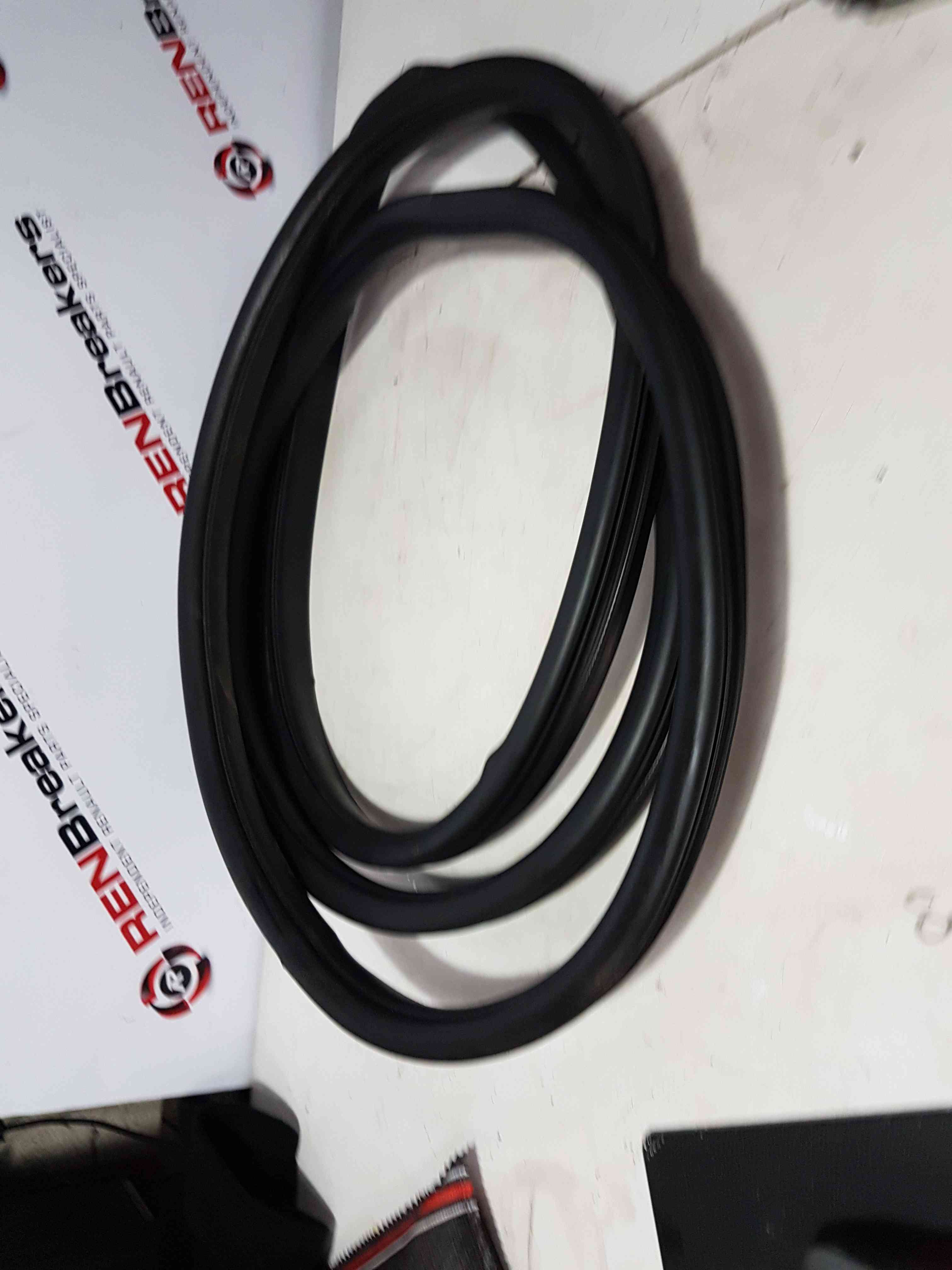 Thumb 11 Nissan Note E11 2005-2012 Drivers OSF Front Door Rubber Seal