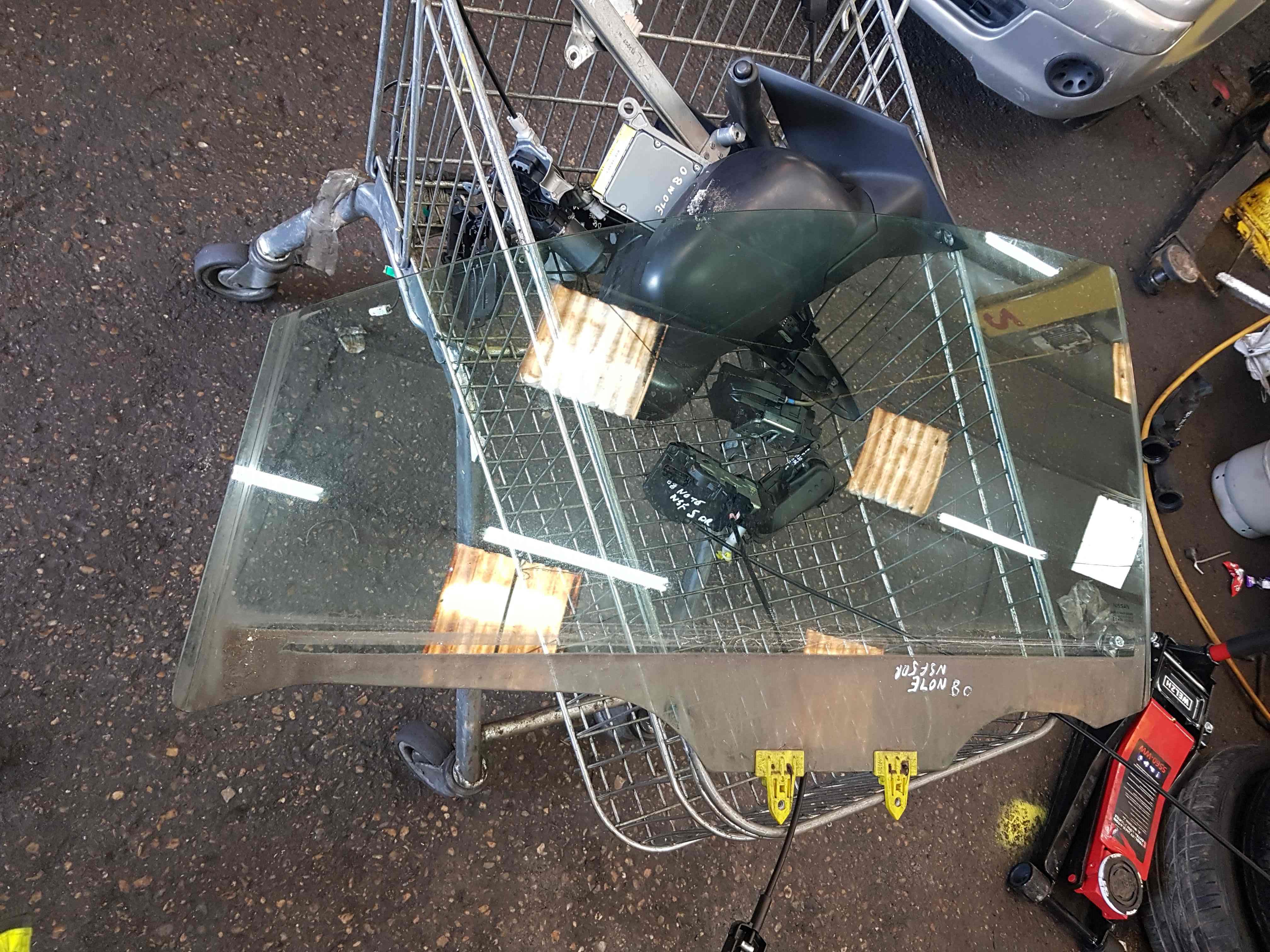 Thumb 3 Nissan Note E11 2005-2012 Passenger NSF Front Window Glass