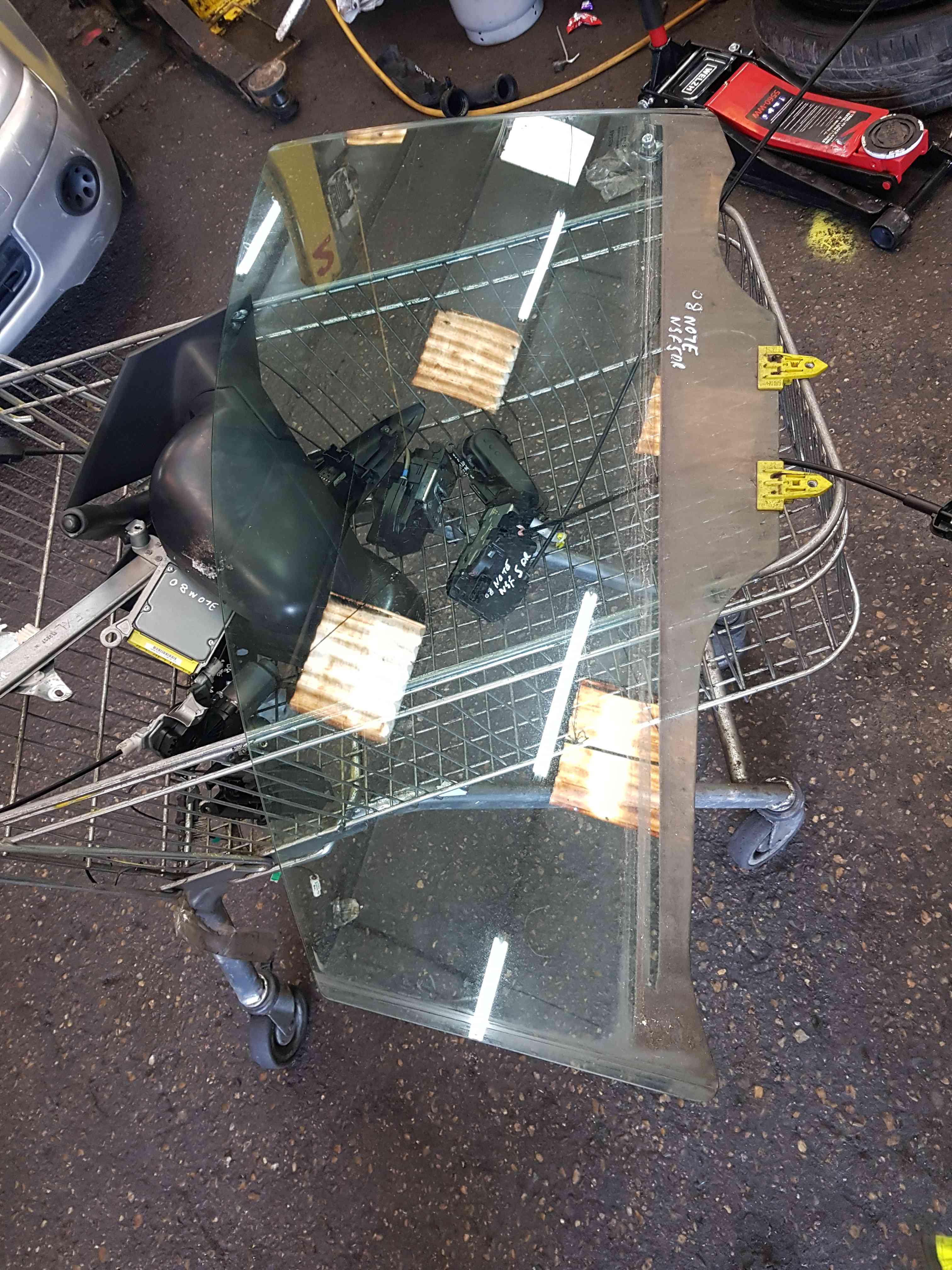 Thumb 4 Nissan Note E11 2005-2012 Passenger NSF Front Window Glass