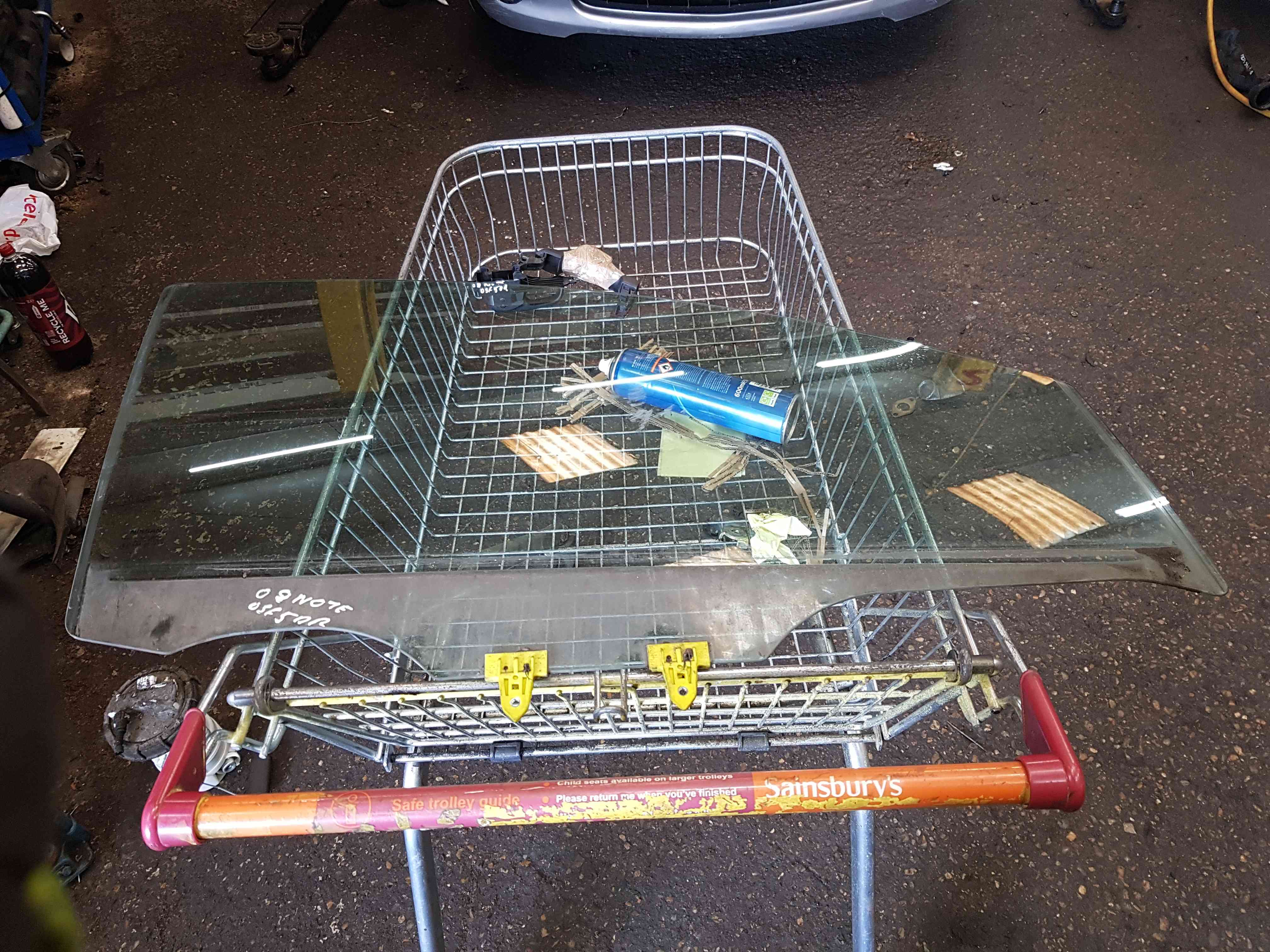 Thumb 2 Nissan Note E11 2005-2012 Drivers OSF Front Window Glass 5Dr