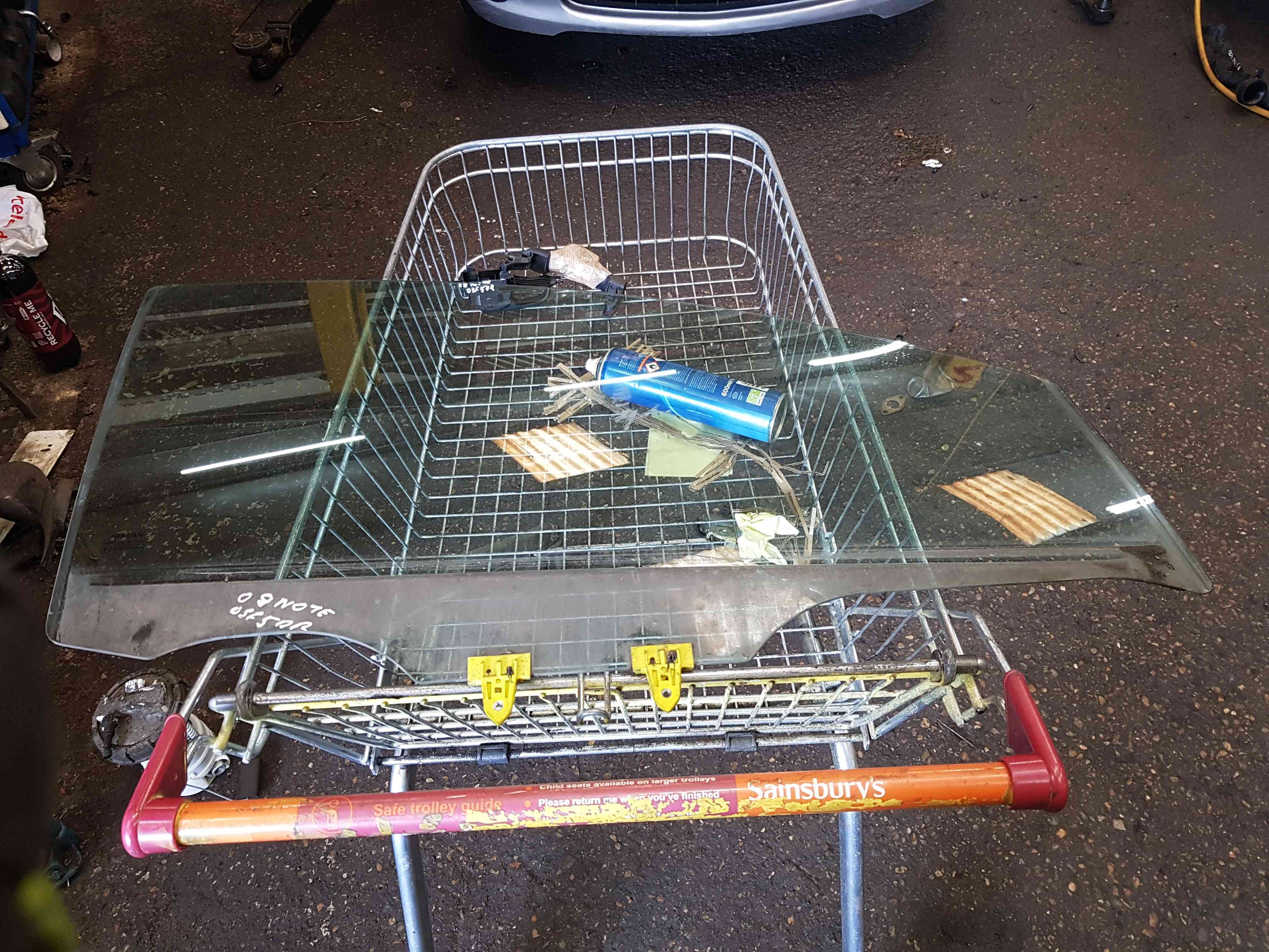 Thumb 3 Nissan Note E11 2005-2012 Drivers OSF Front Window Glass 5Dr