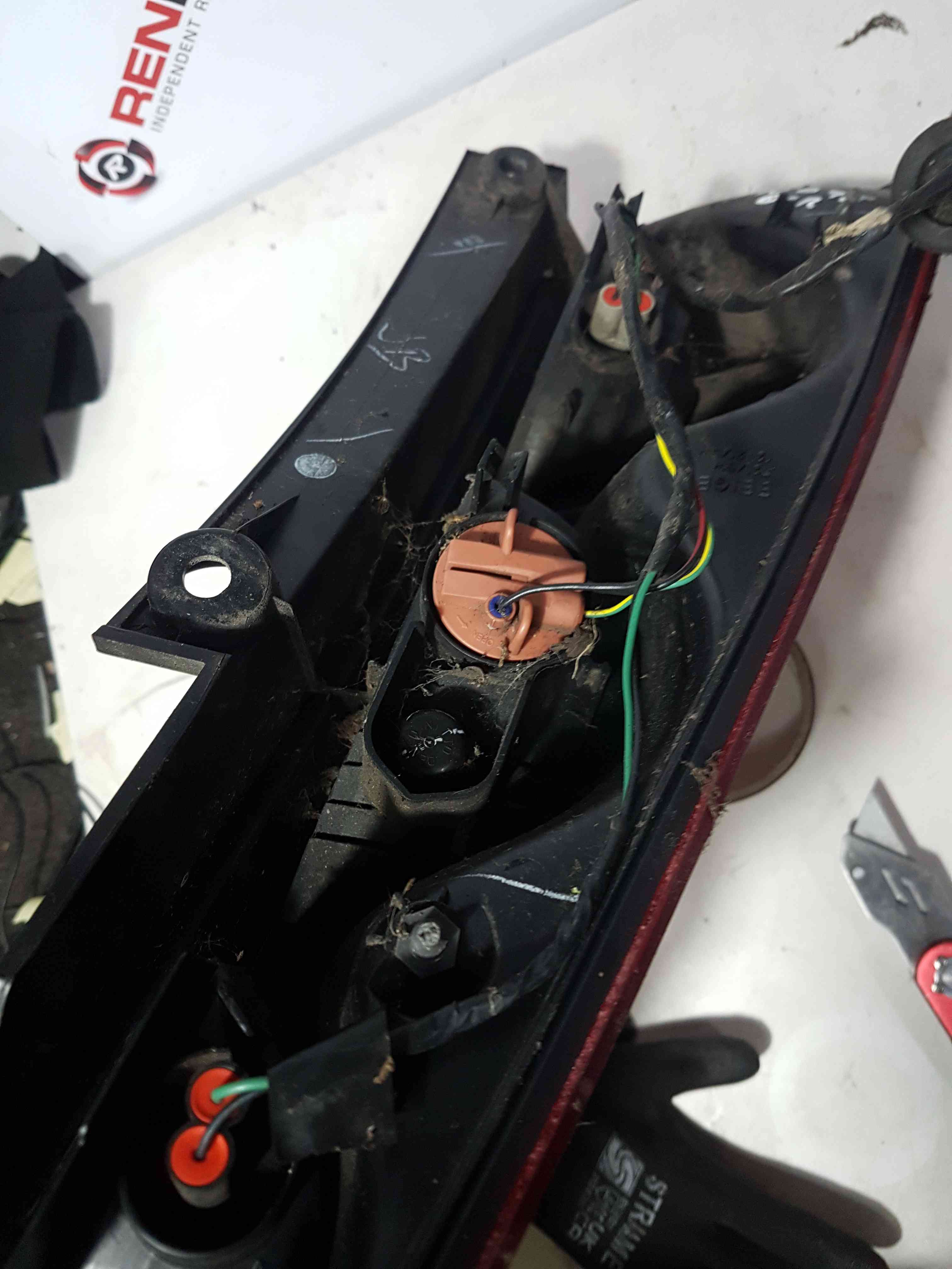 Thumb 5 Nissan Note E11 2005-2012 Drivers OSR Rear Light Lens Complete