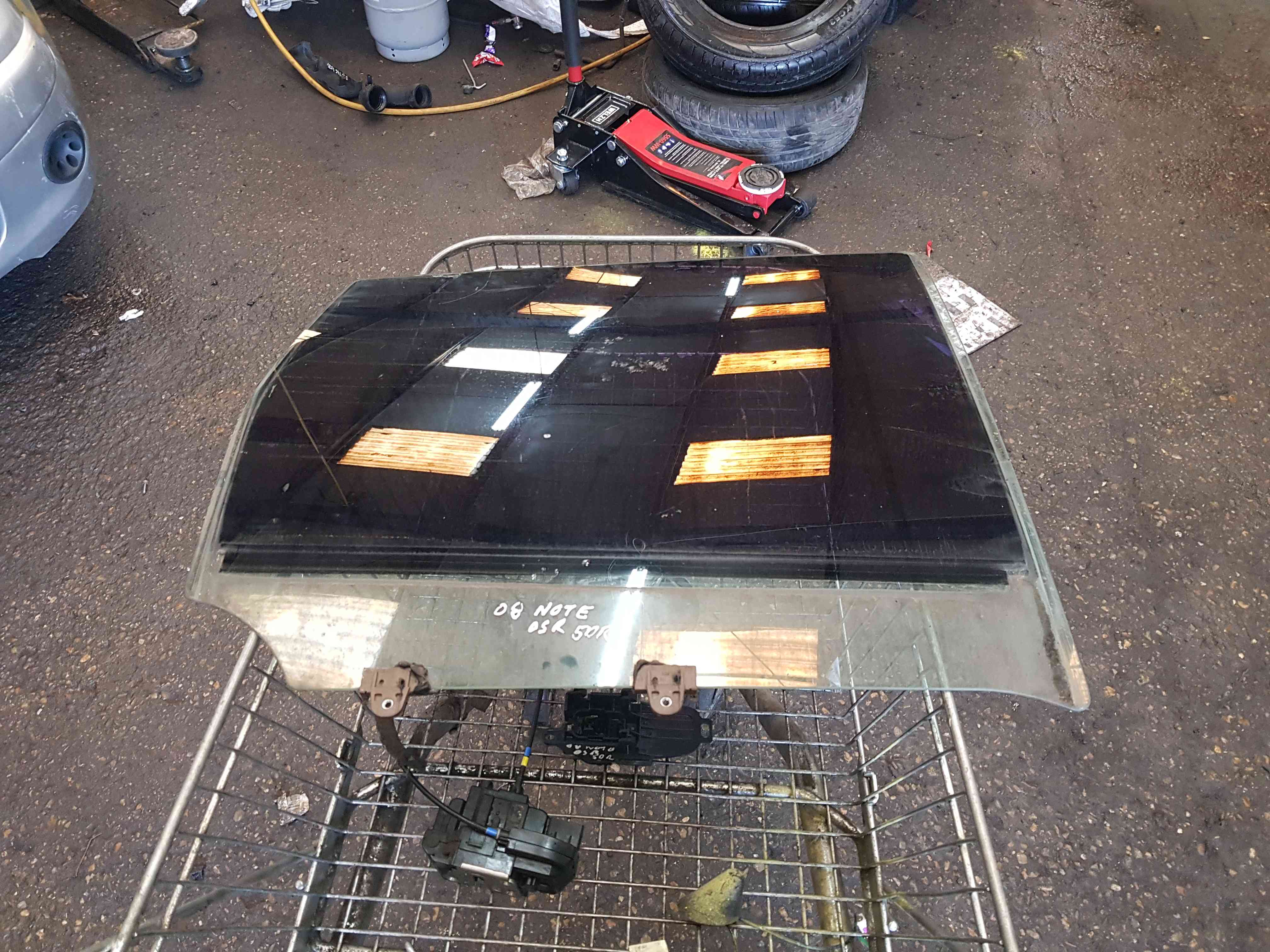 Thumb 2 Nissan Note E11 2005-2012 Drivers OSR Rear Window Glass