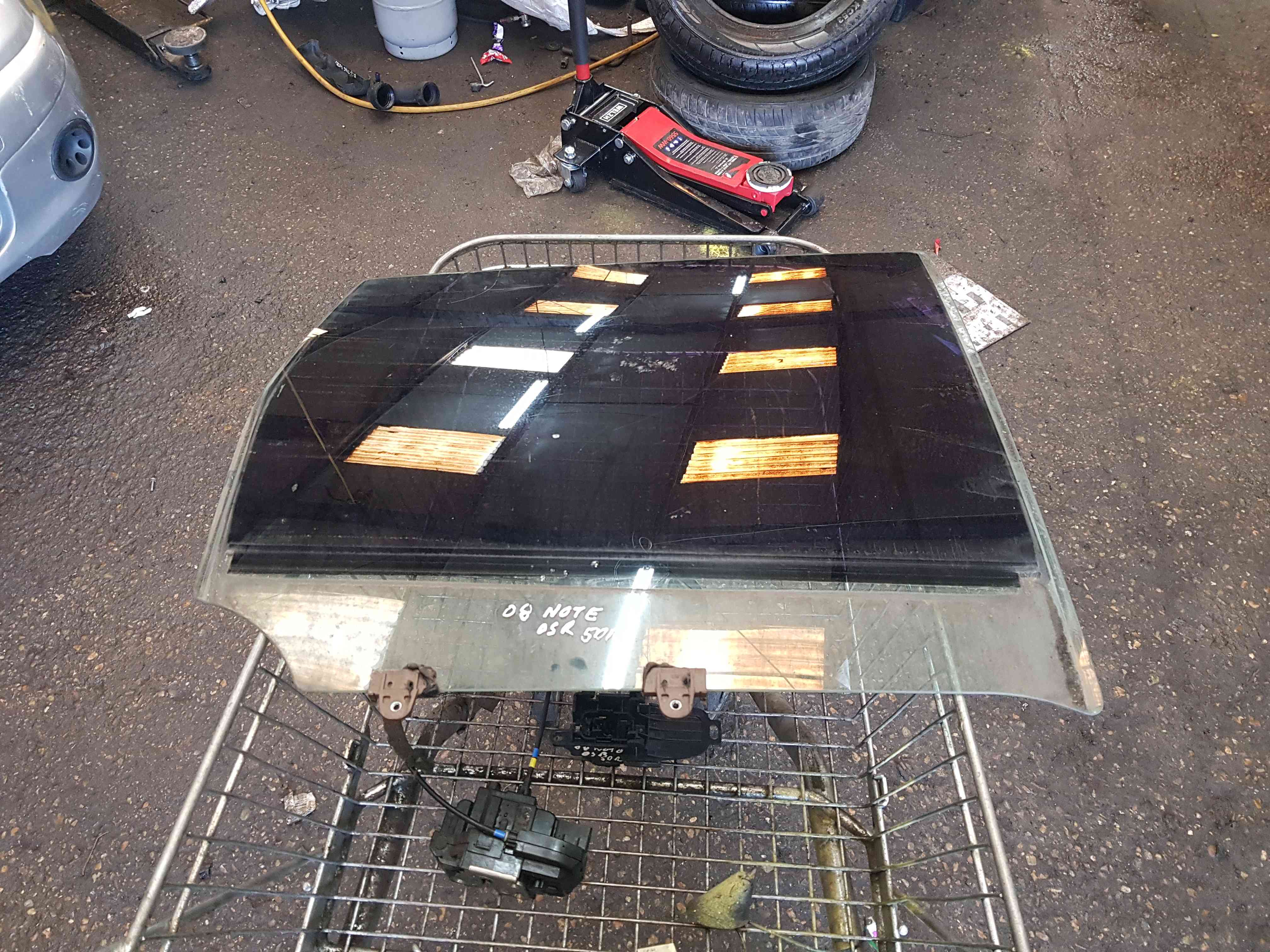 Thumb 3 Nissan Note E11 2005-2012 Drivers OSR Rear Window Glass