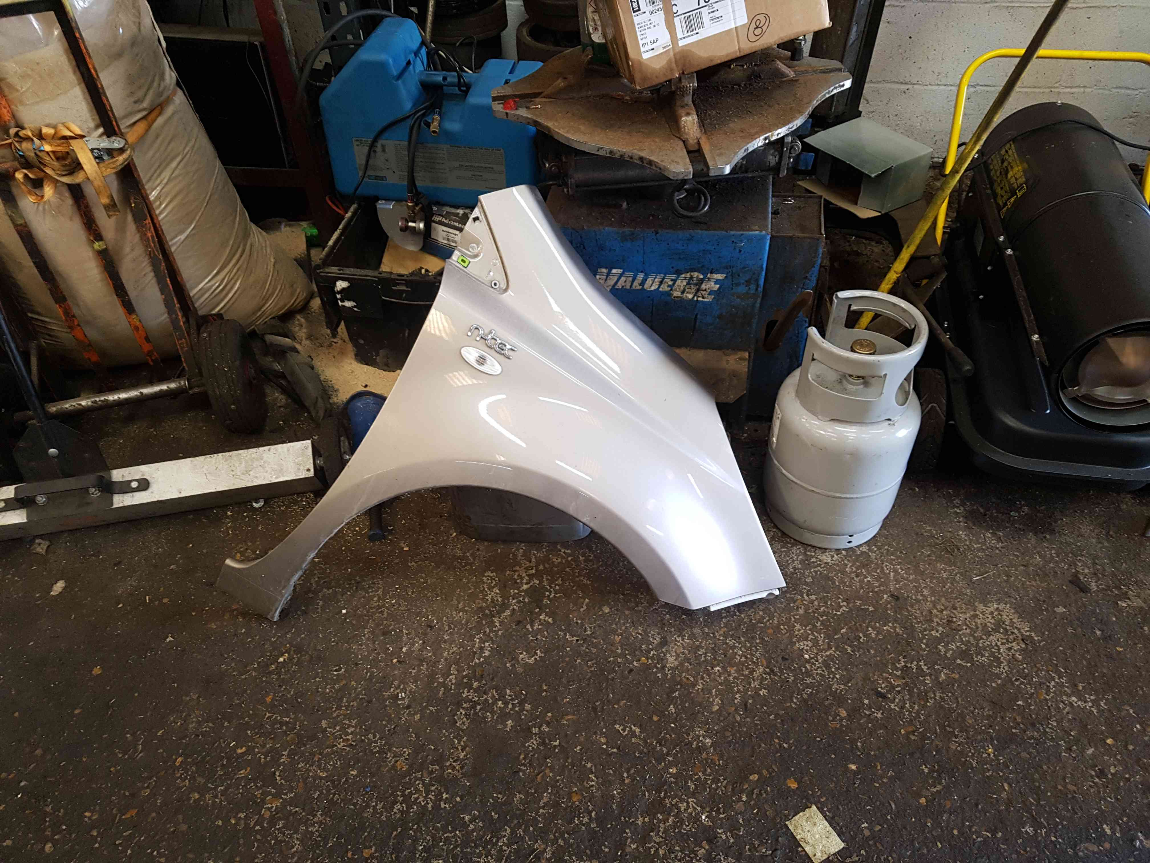 Thumb 2 Nissan Note E11 2005-2012 Drivers Os Wing Beige C30