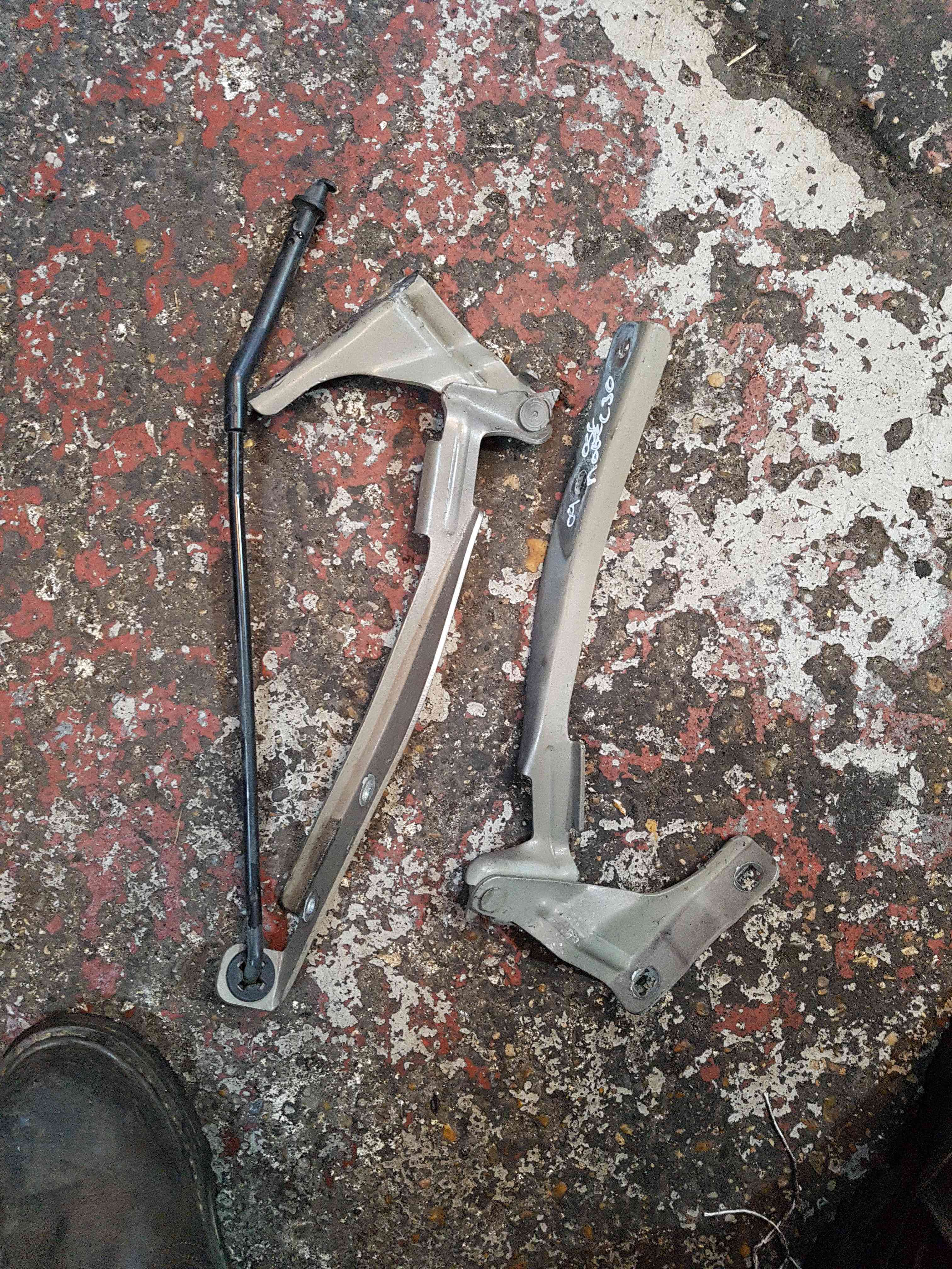 Thumb 2 Nissan Note E11 2005-2012 Front Bonnet Hinges Pole Stay